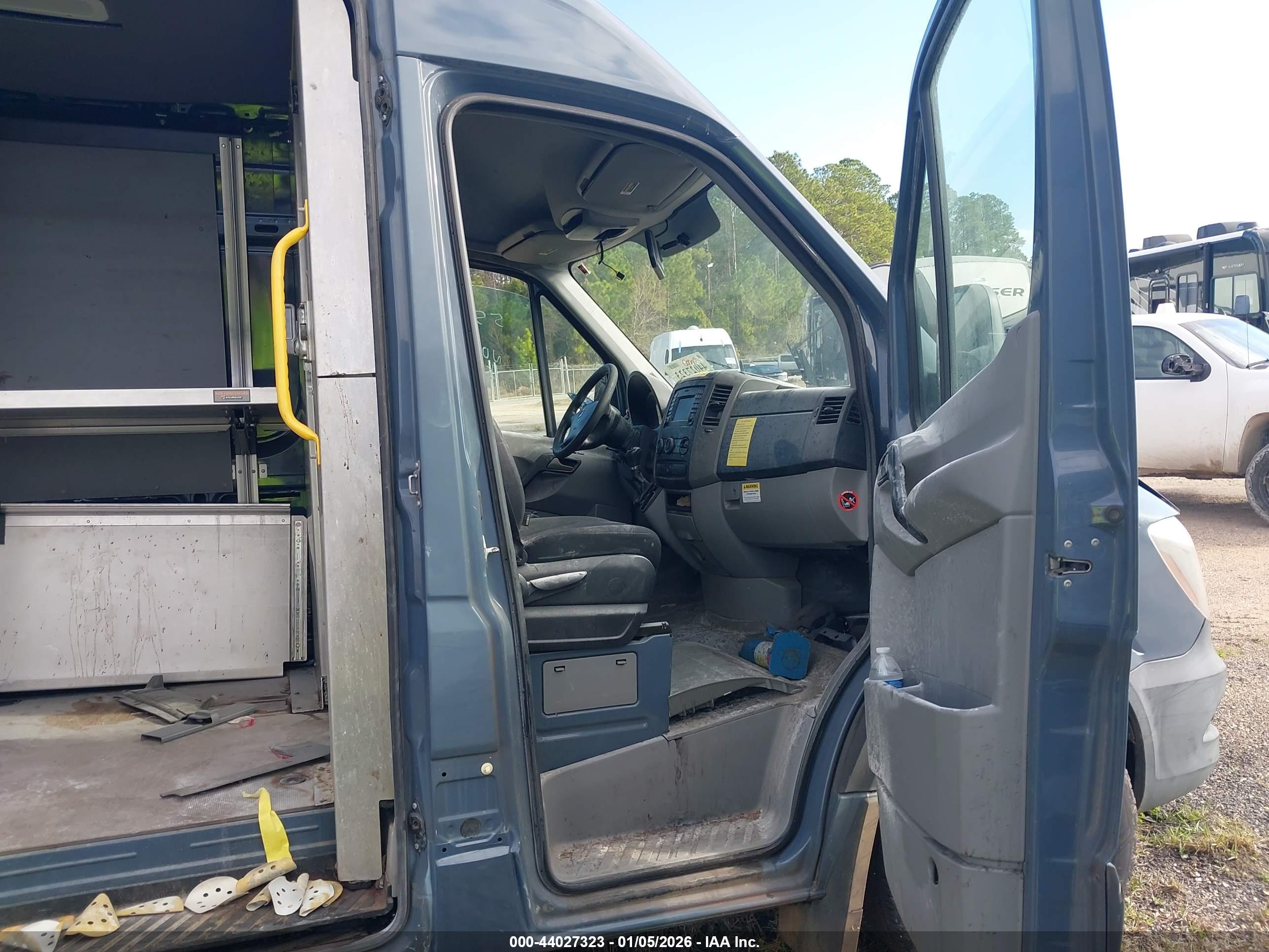 MERCEDES-BENZ SPRINTER image 5