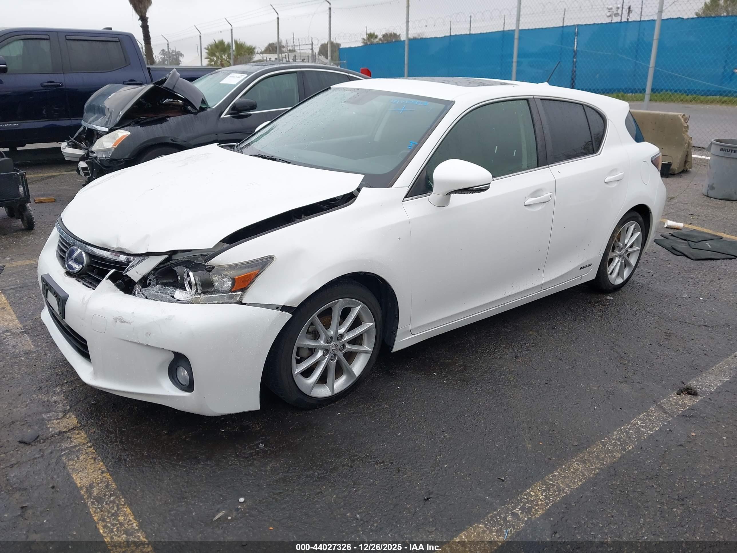 LEXUS CT image 2
