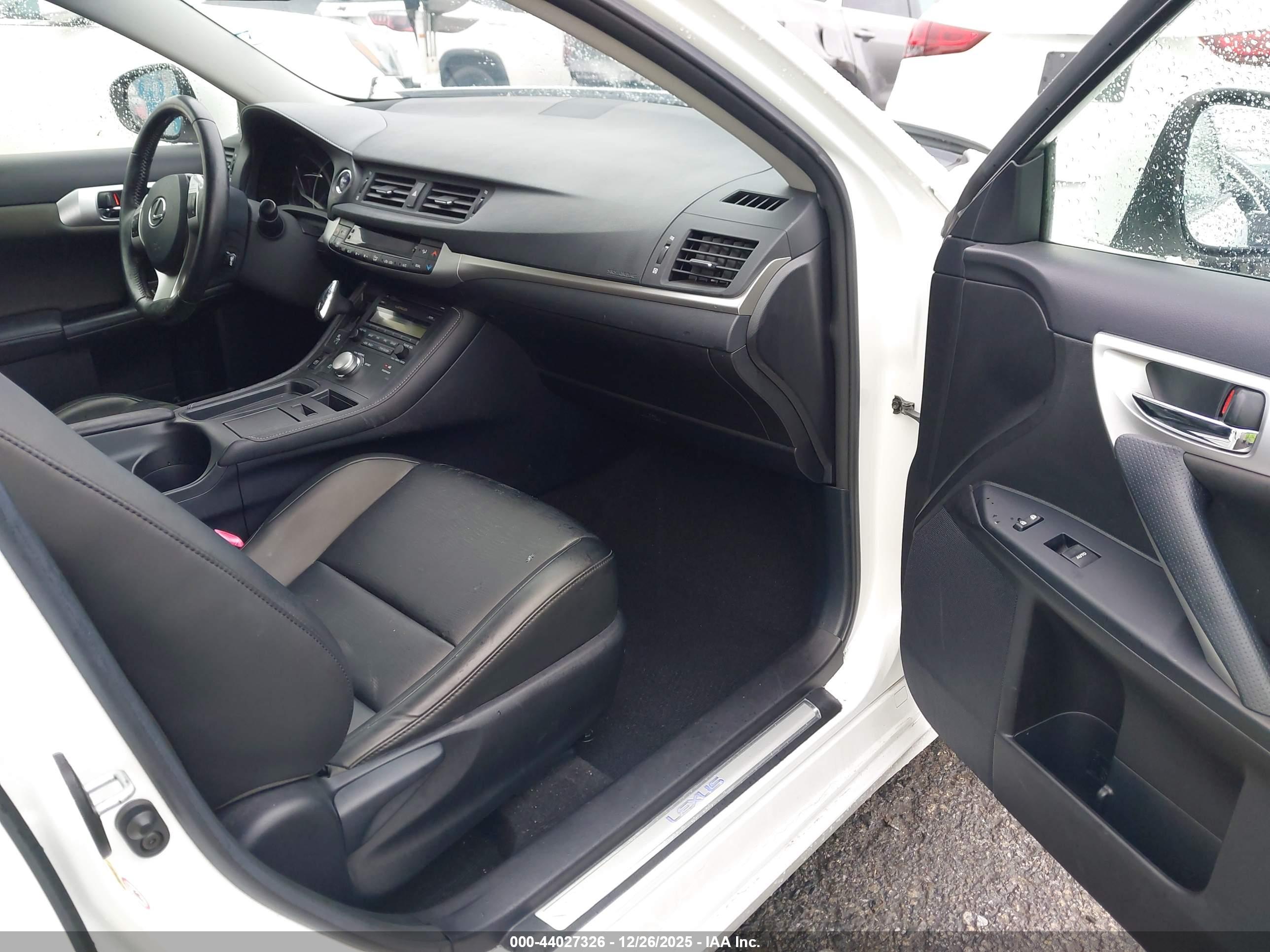 LEXUS CT image 5