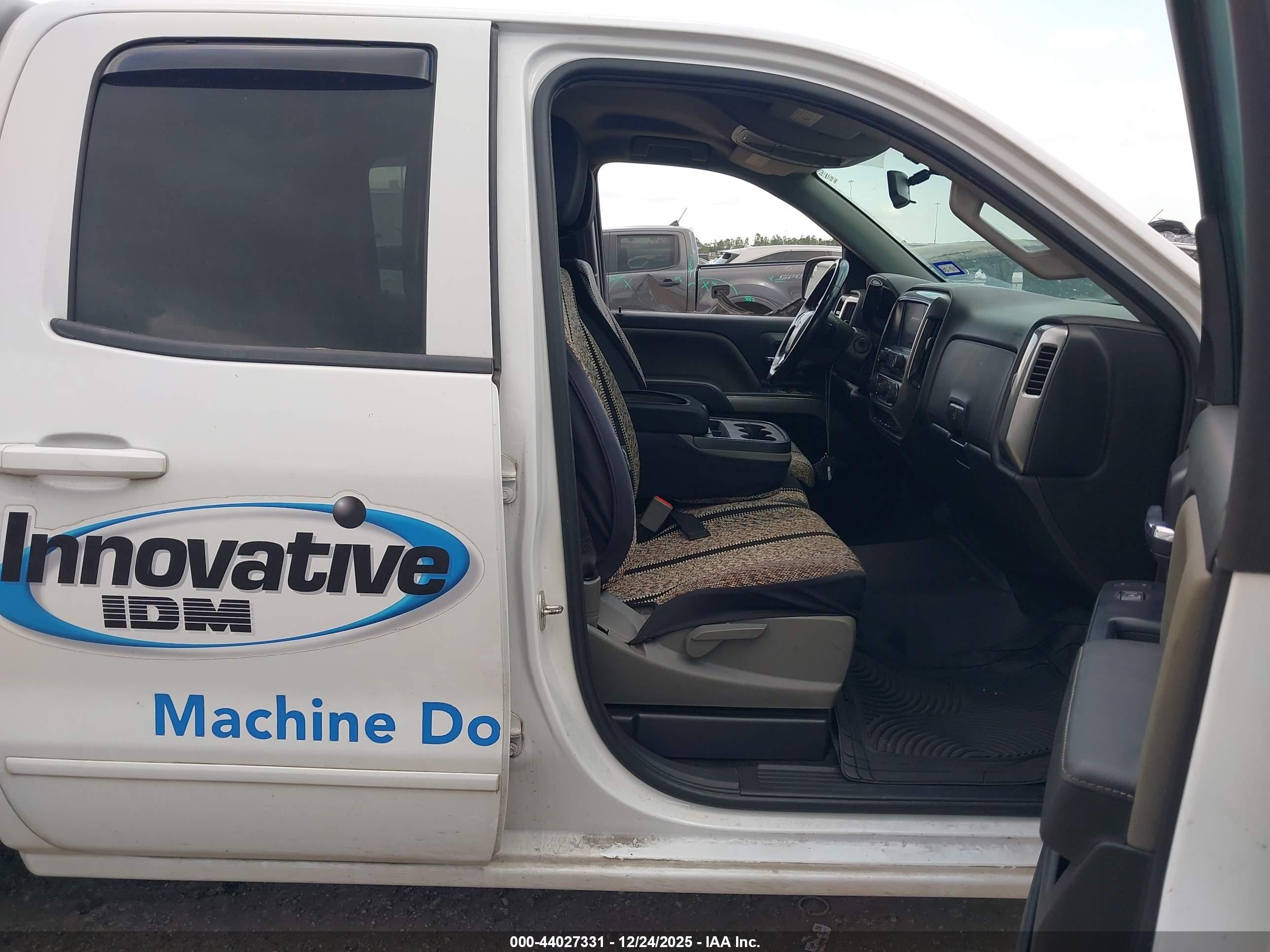 CHEVROLET SILVERADO image 5