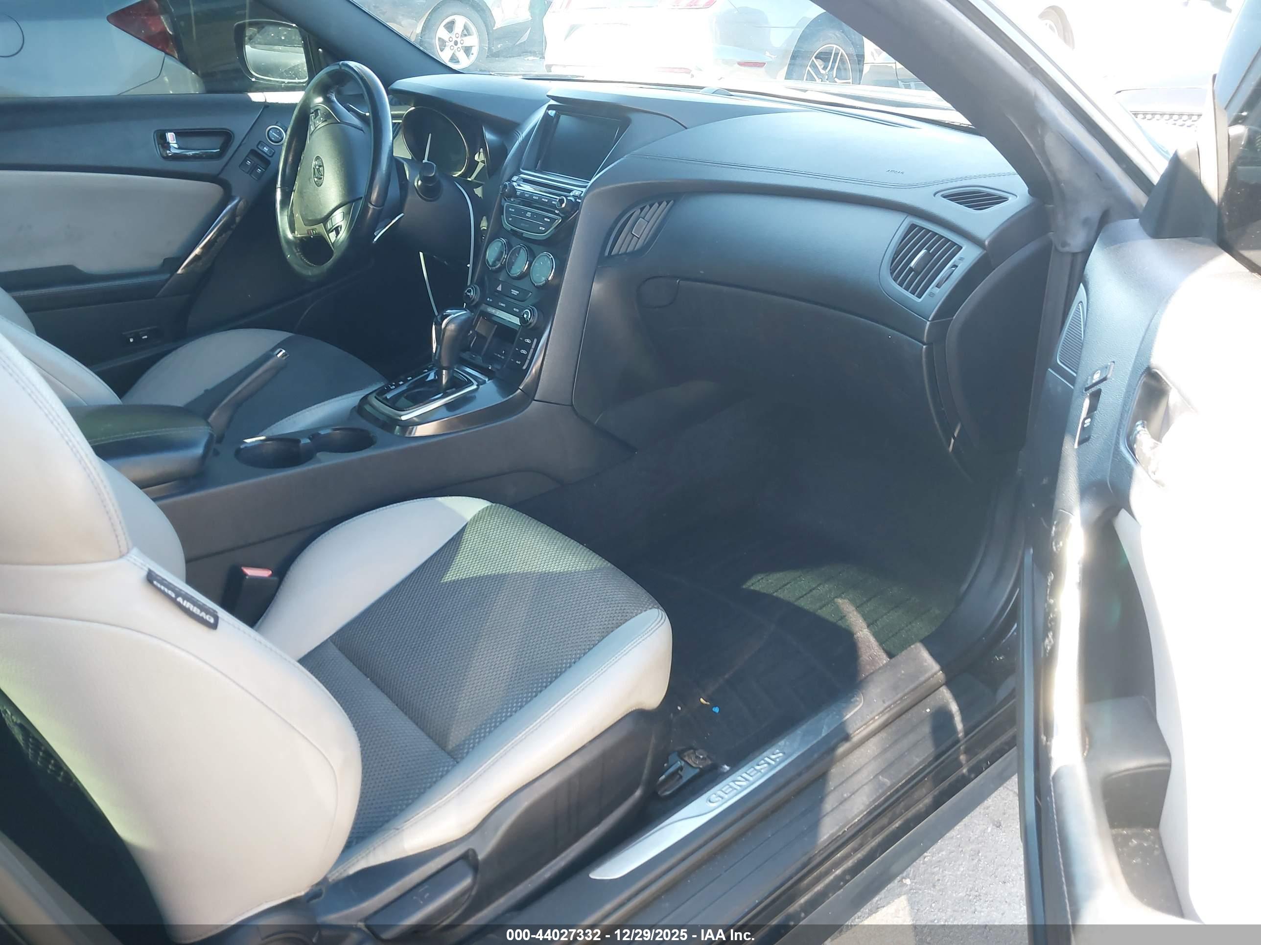 HYUNDAI GENESIS image 5