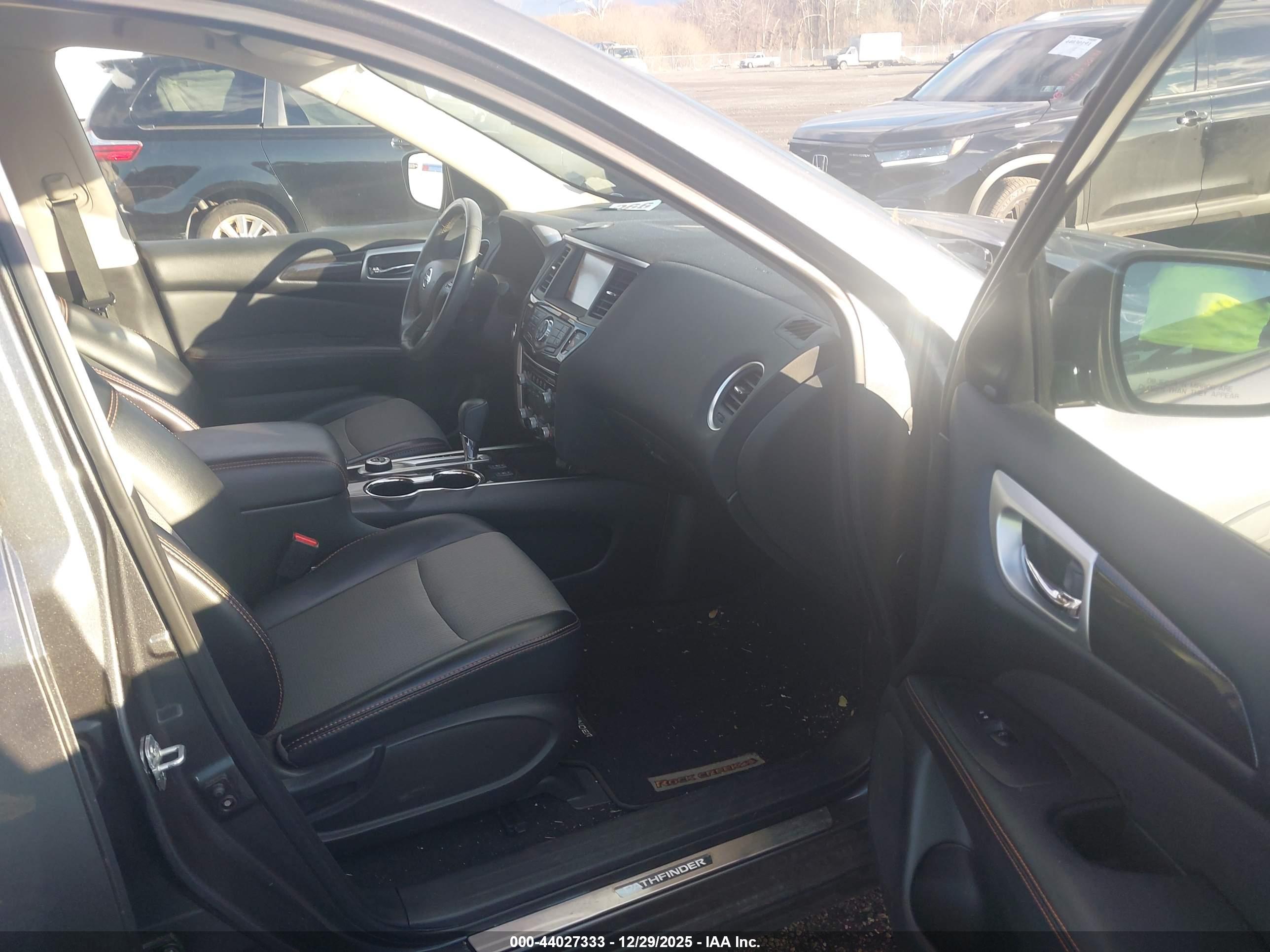 NISSAN PATHFINDER image 5