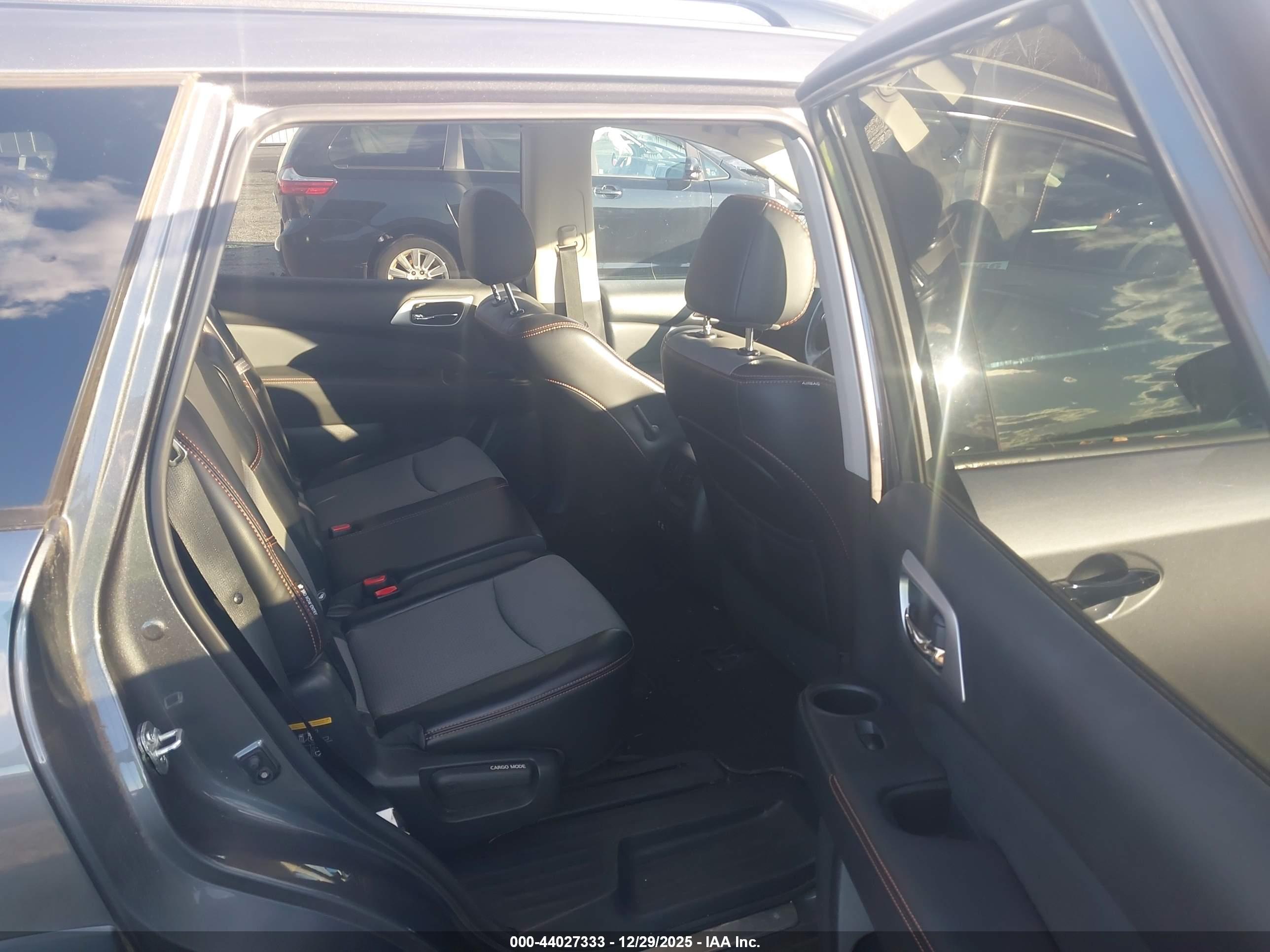 NISSAN PATHFINDER image 8