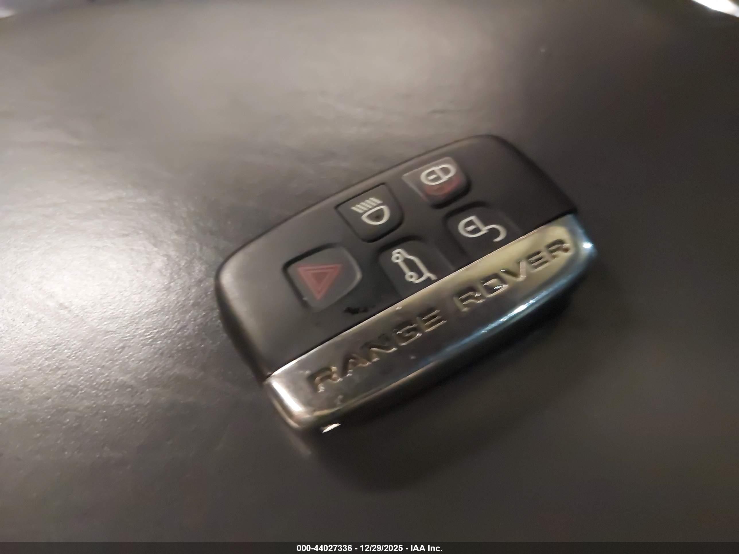 LAND ROVER image 11