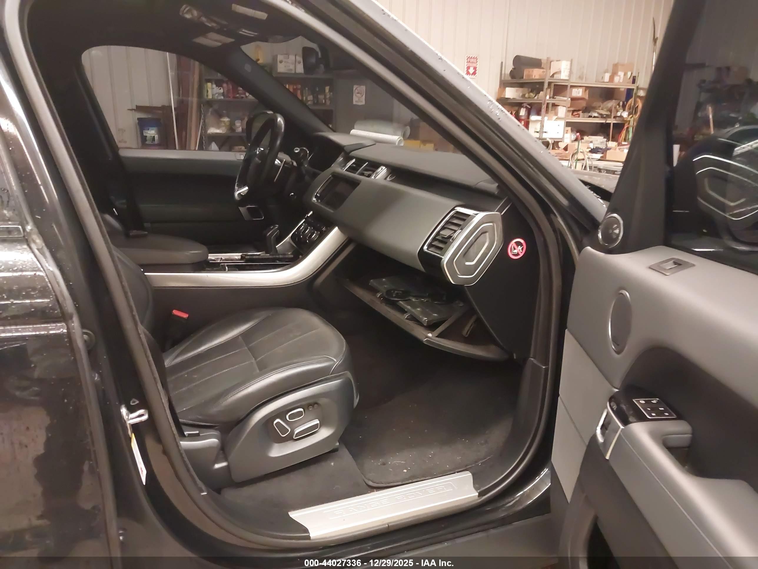 LAND ROVER image 5