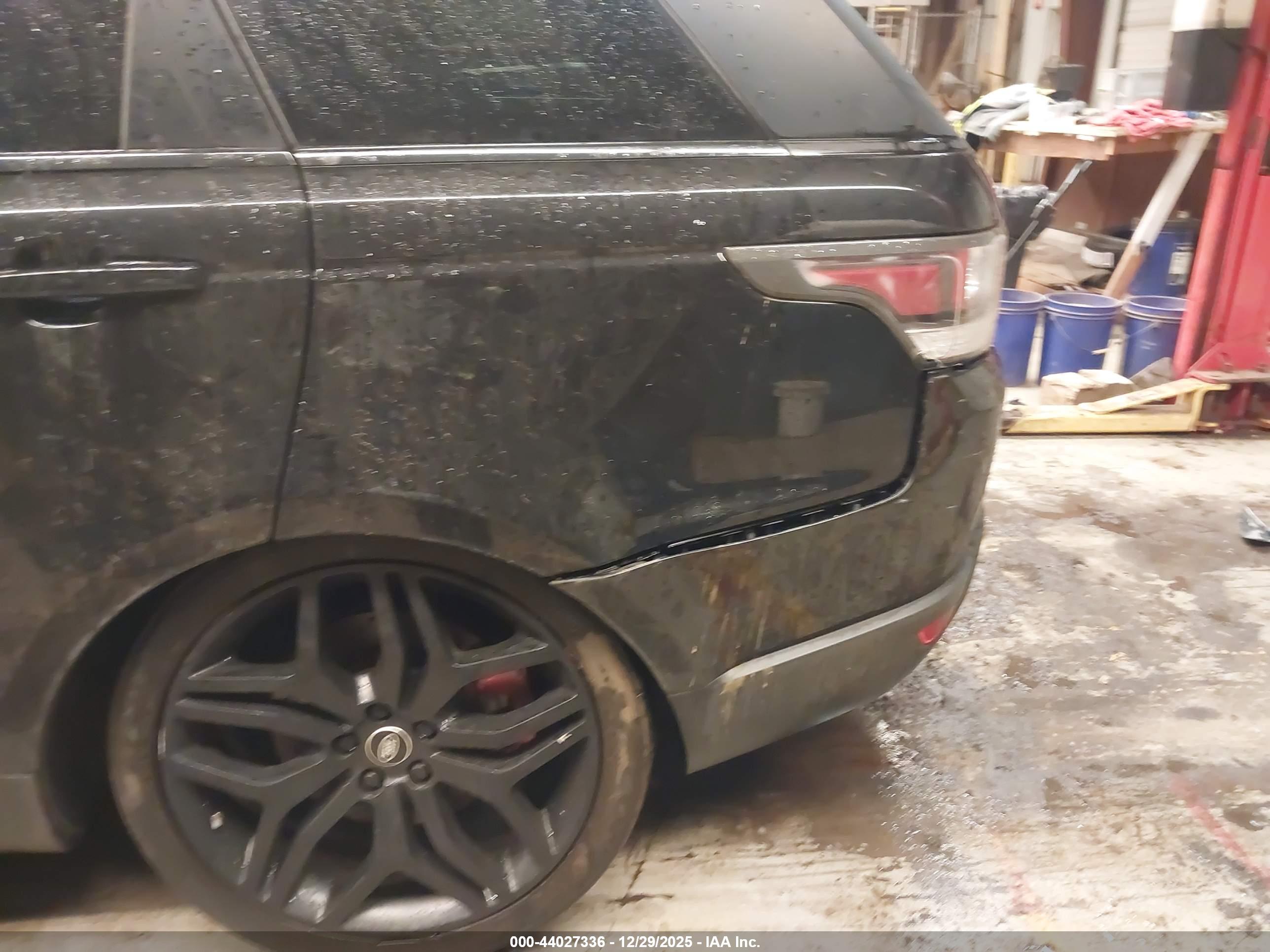 LAND ROVER image 6