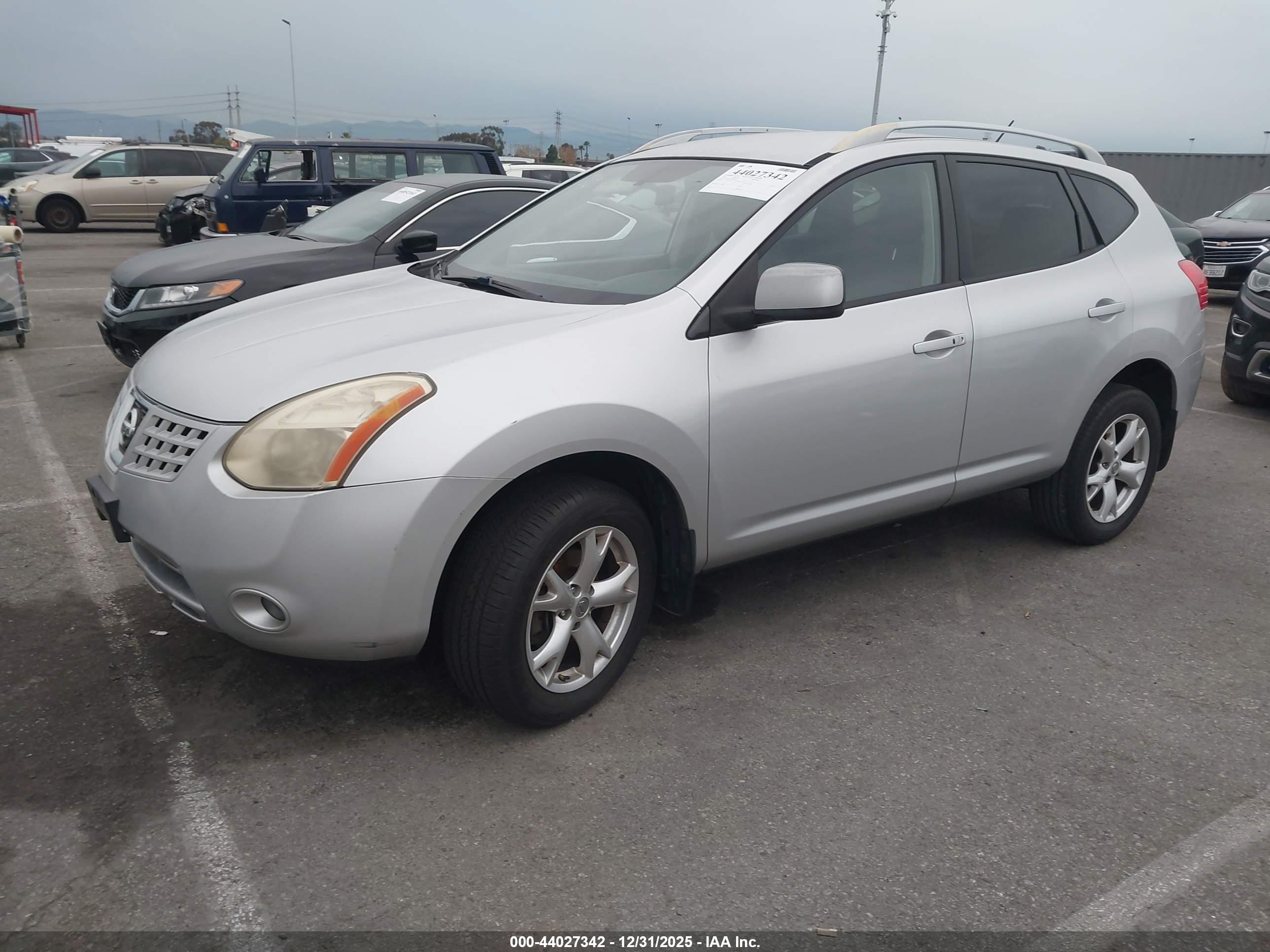 NISSAN ROGUE image 2
