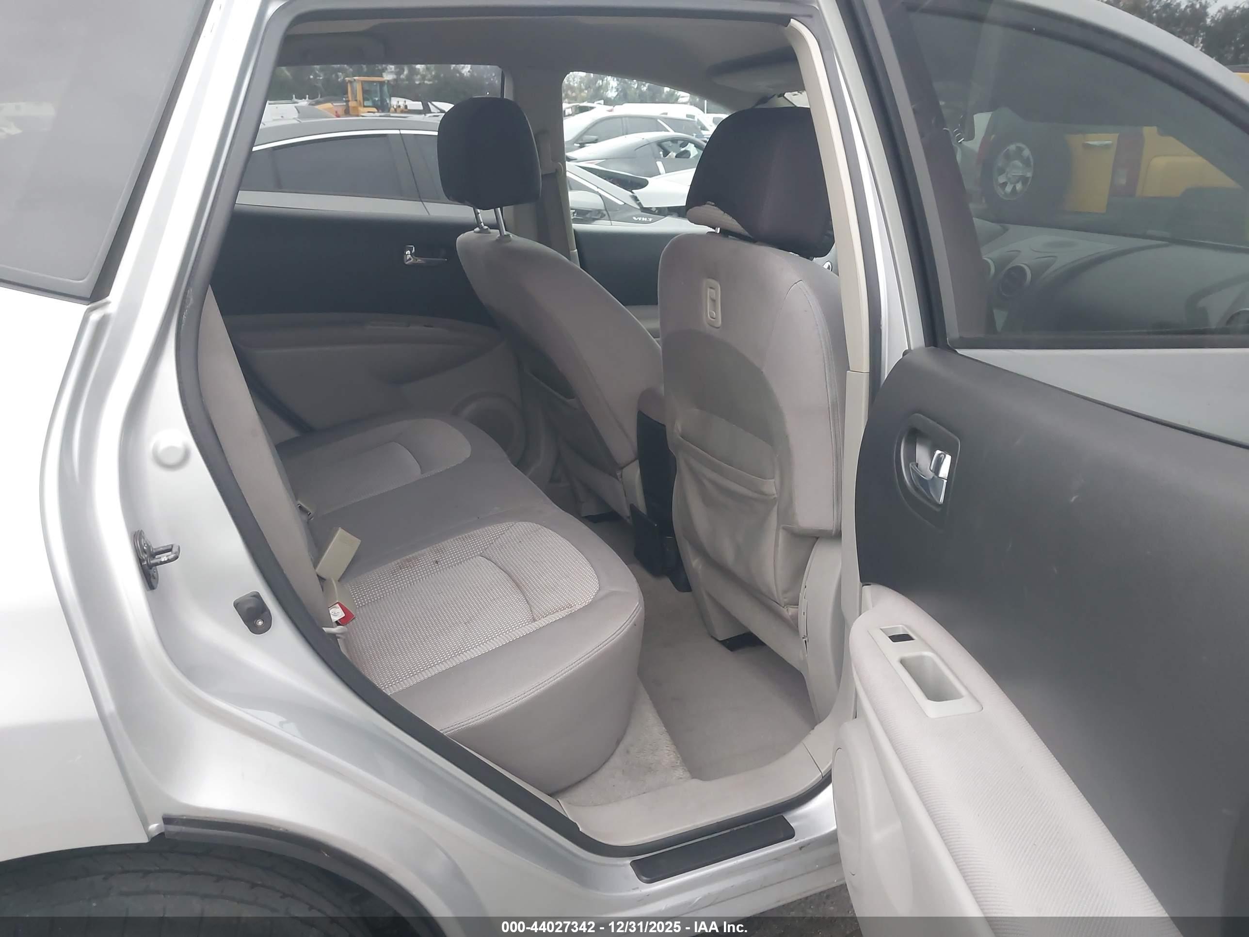 NISSAN ROGUE image 8