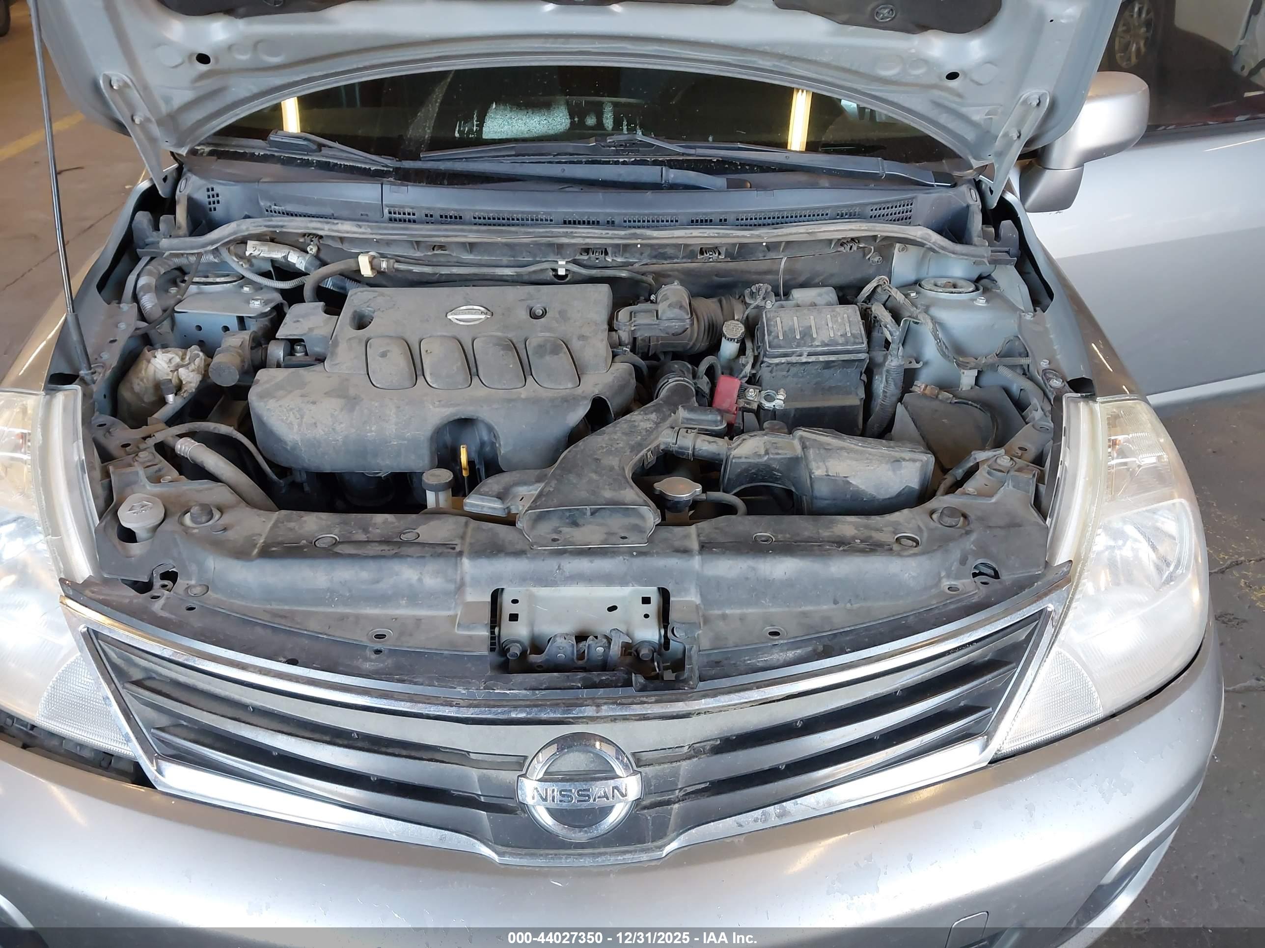 NISSAN VERSA image 10