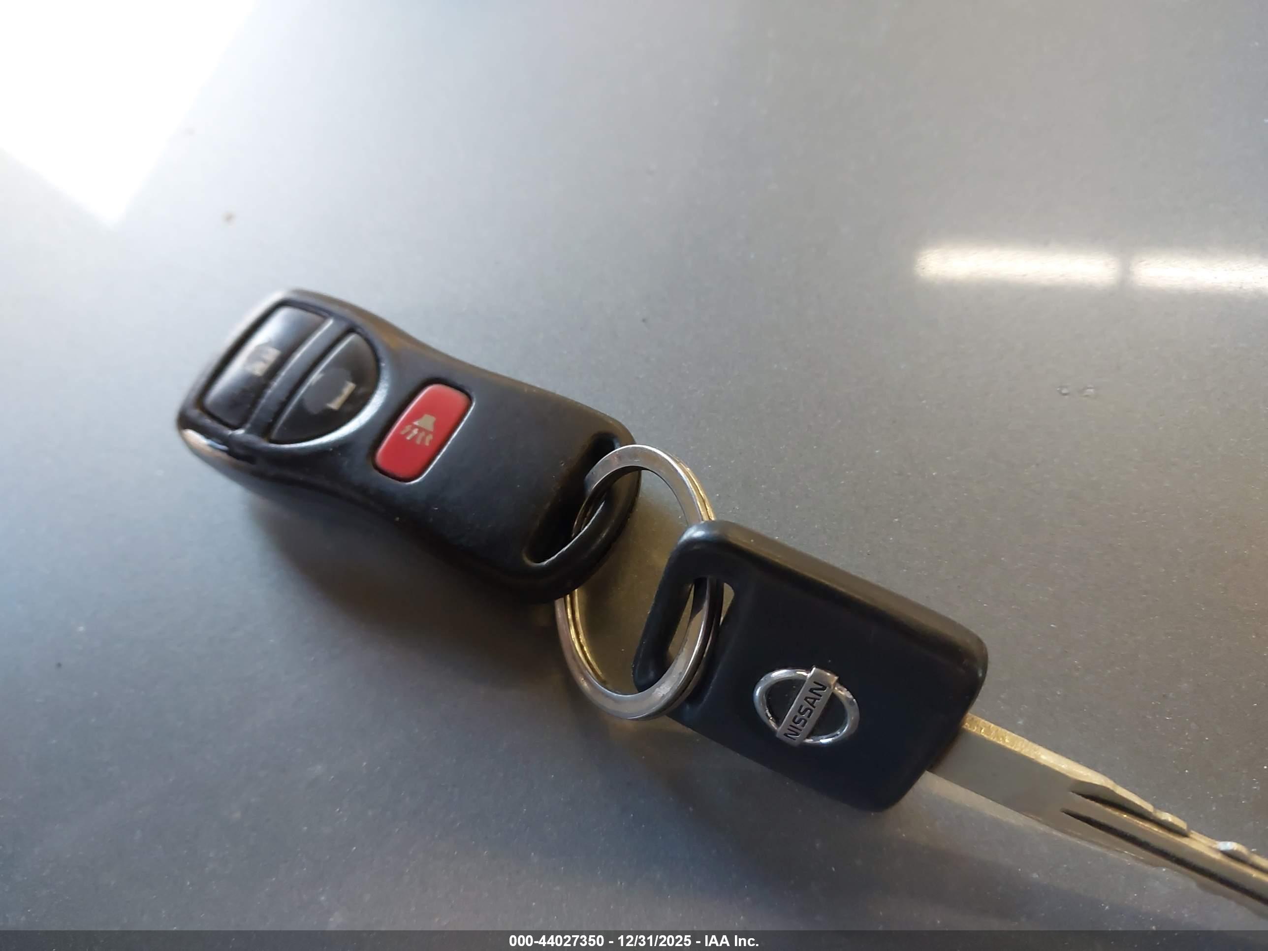 NISSAN VERSA image 11