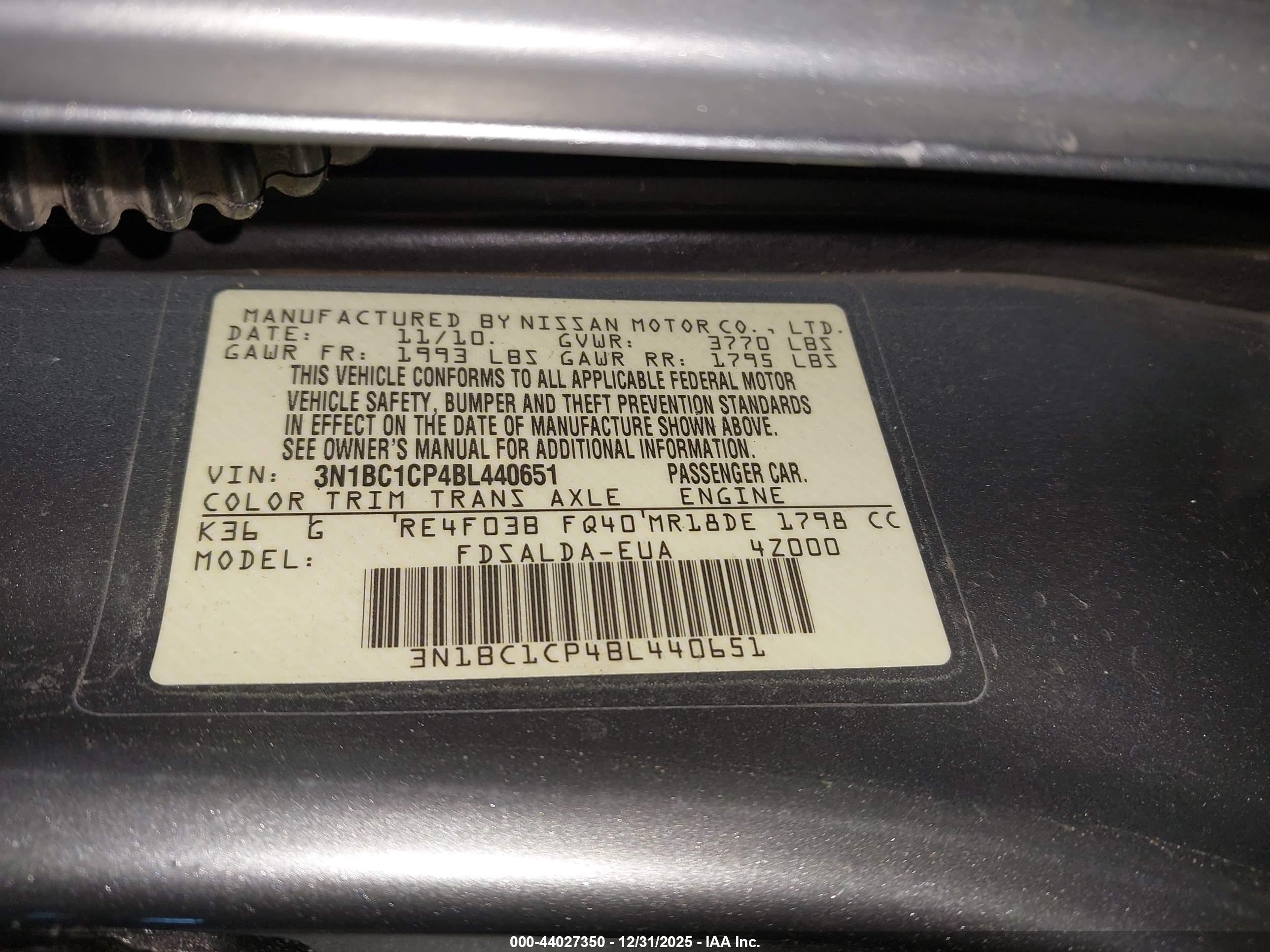 NISSAN VERSA image 9