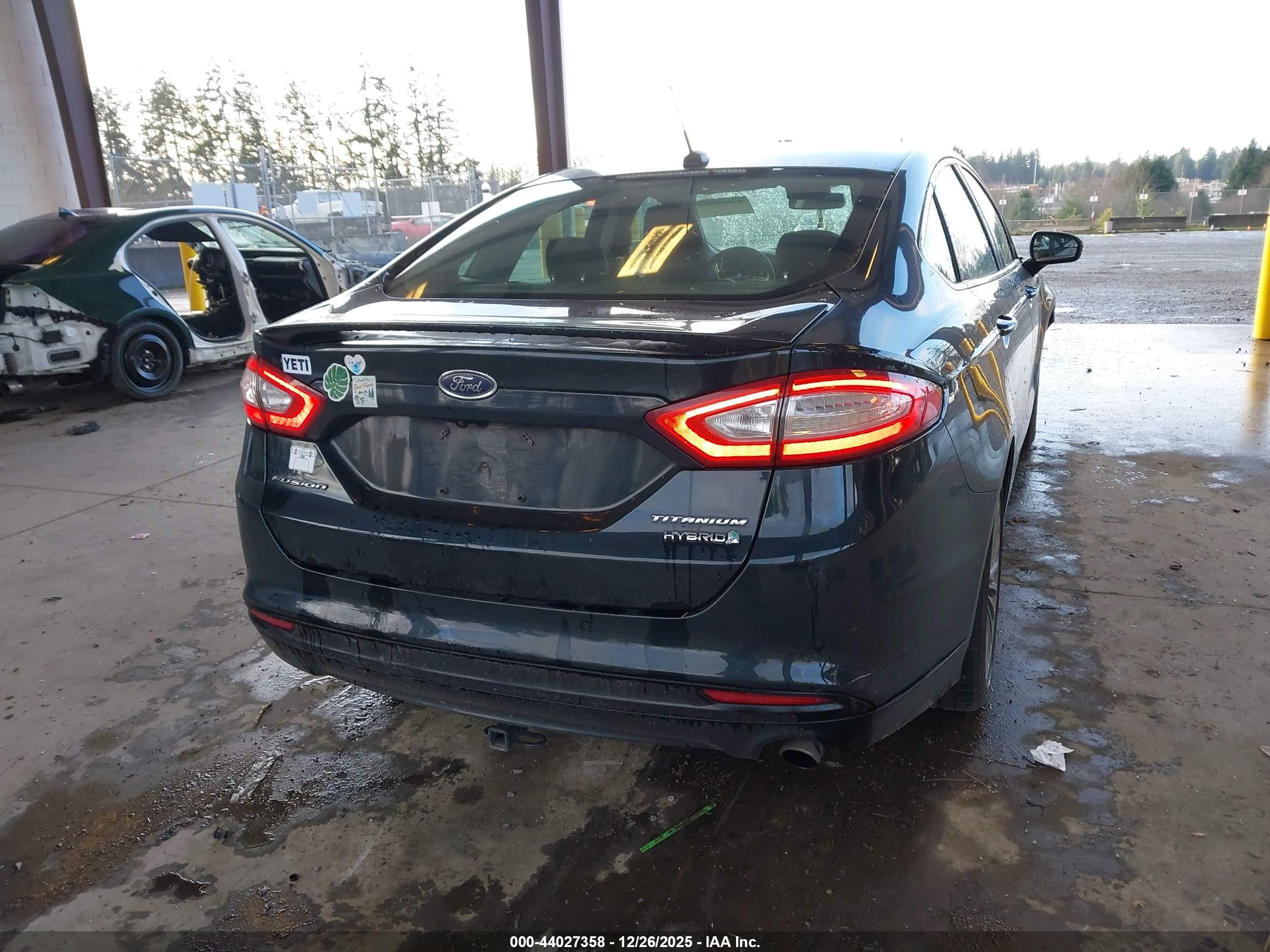 FORD FUSION image 4