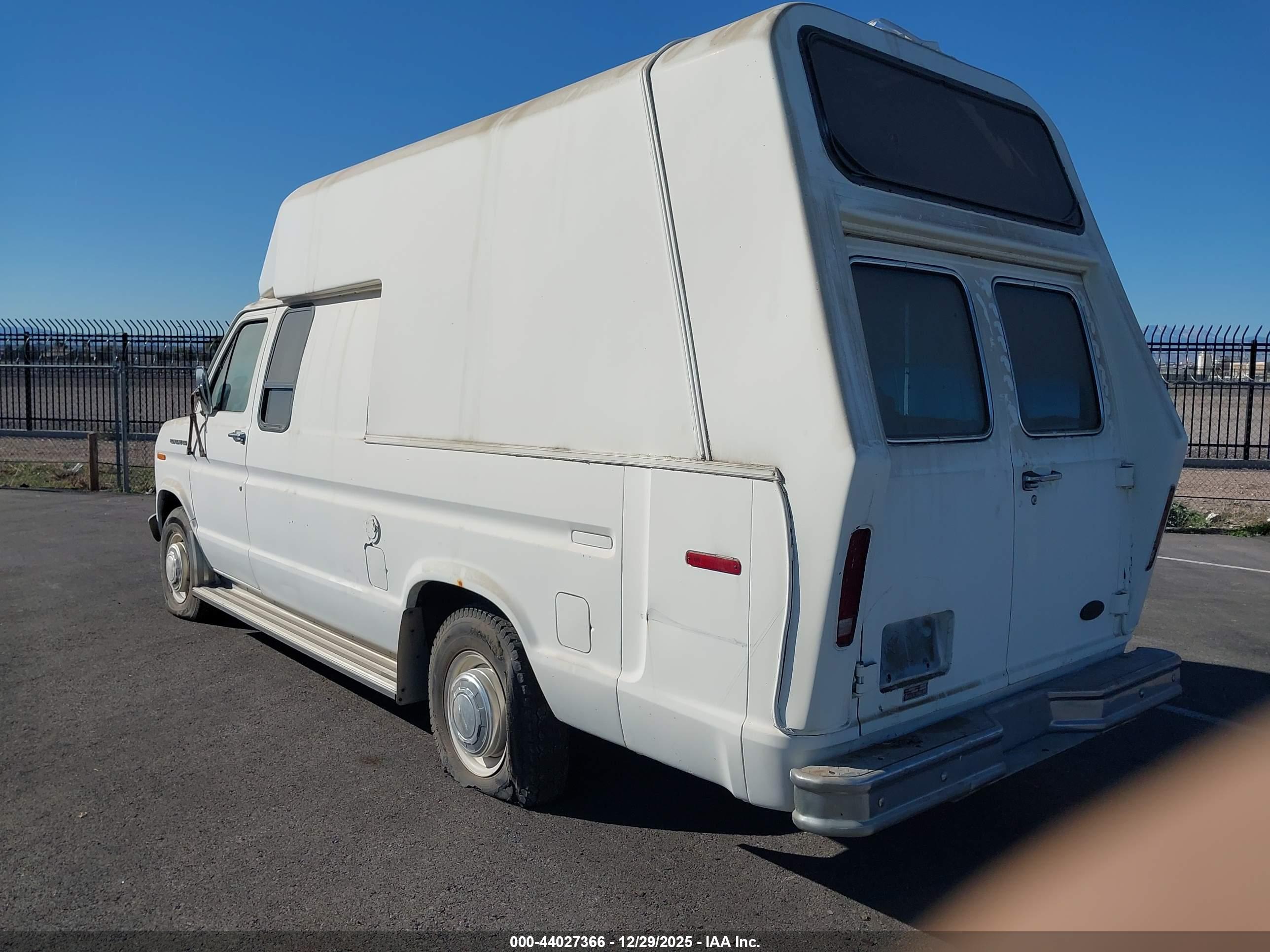 FORD ECONOLINE image 3