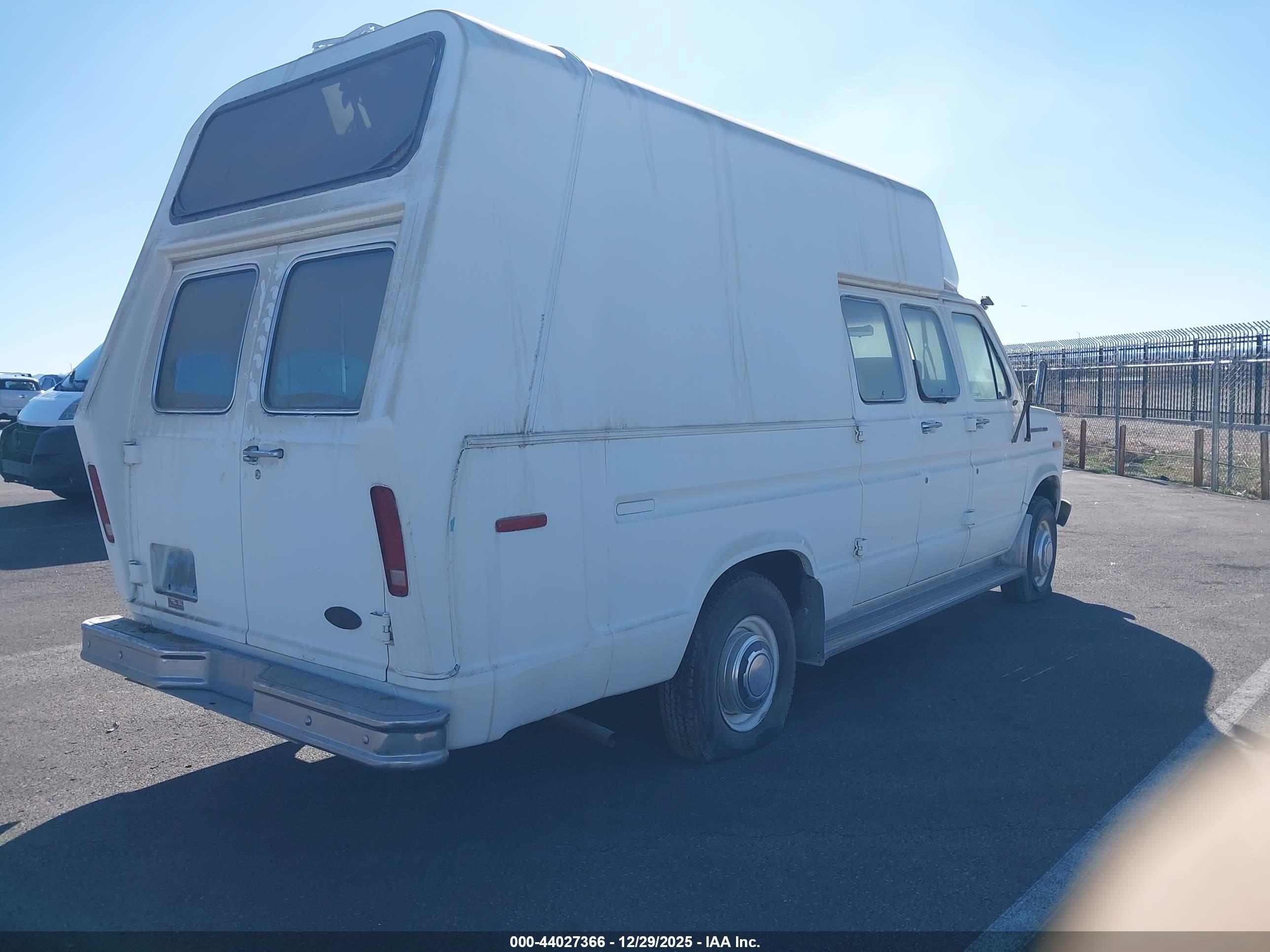 FORD ECONOLINE image 4