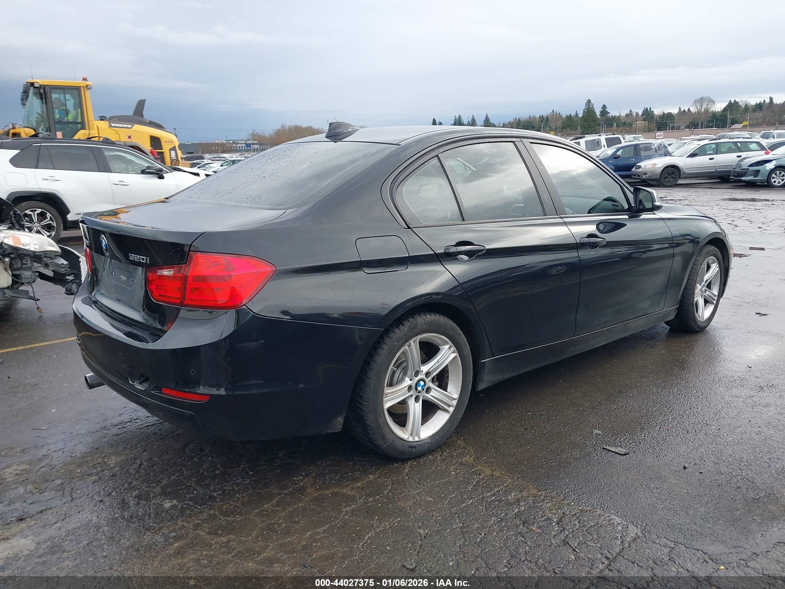 BMW 320I image 4