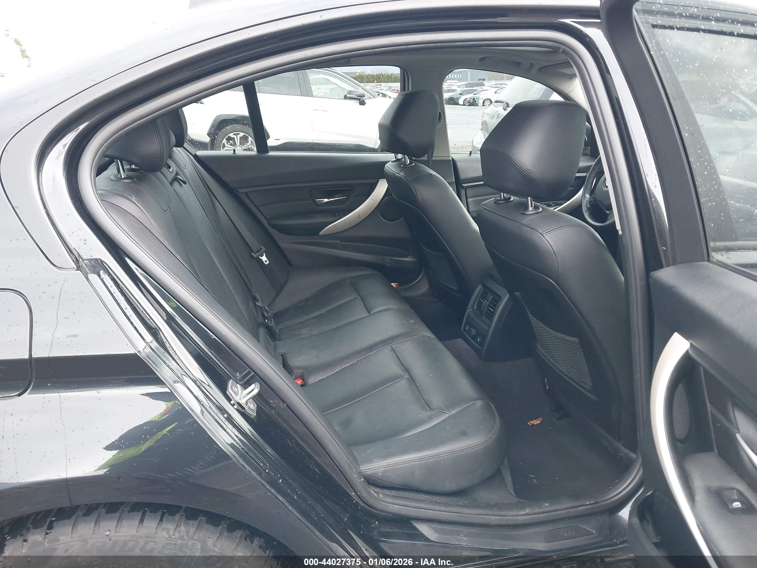 BMW 320I image 8