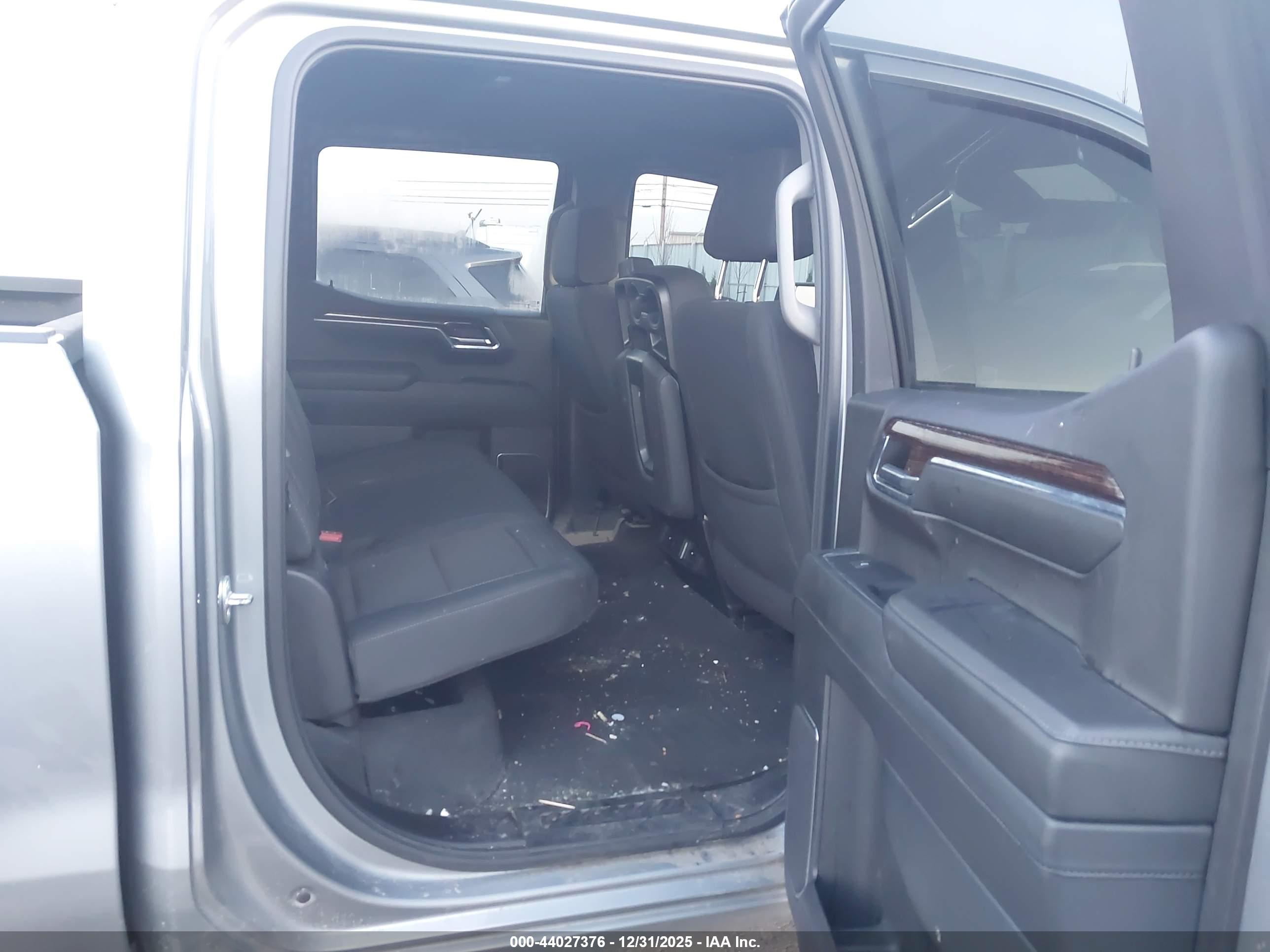 GMC SIERRA image 8