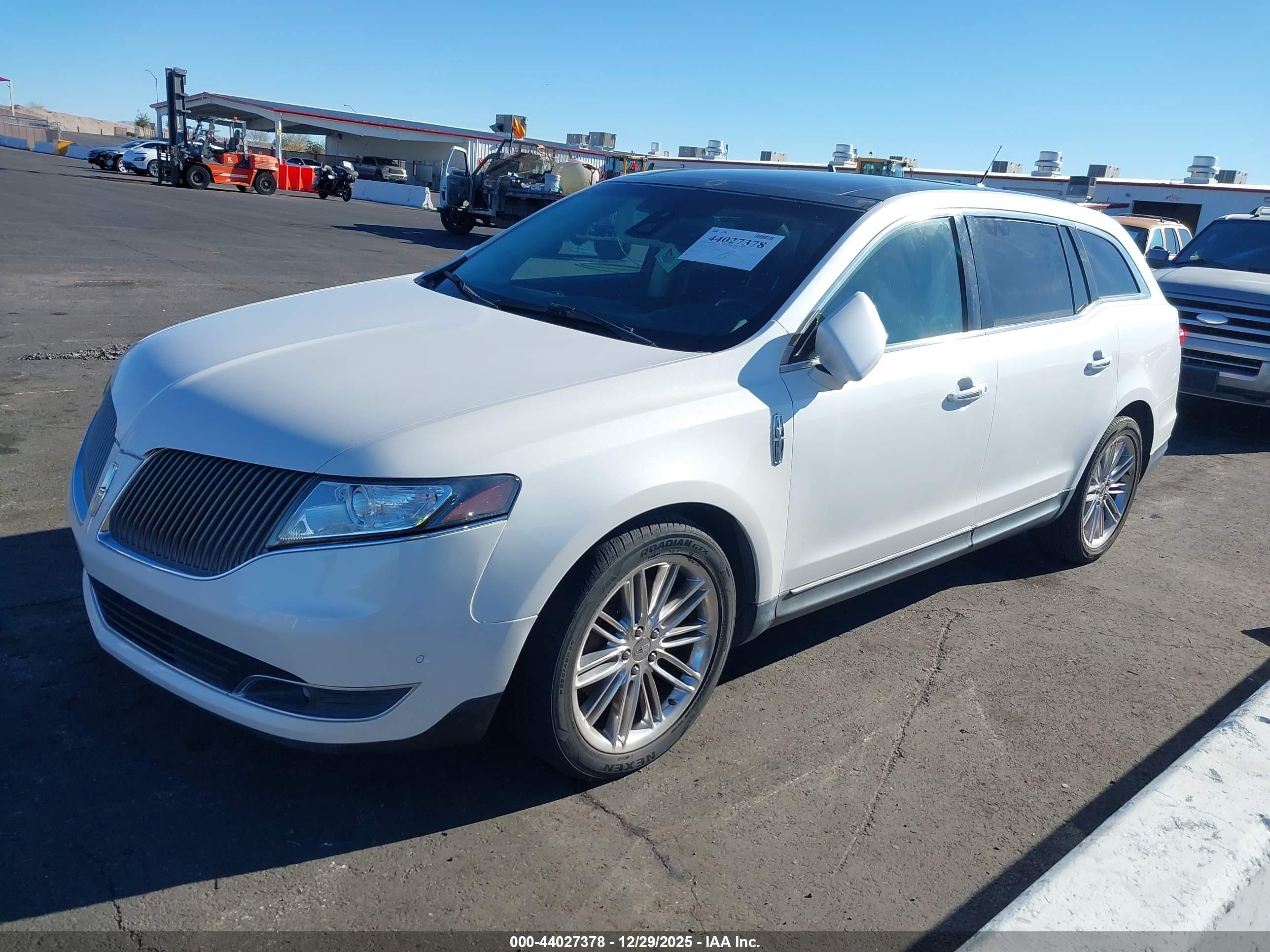 LINCOLN MKT image 6