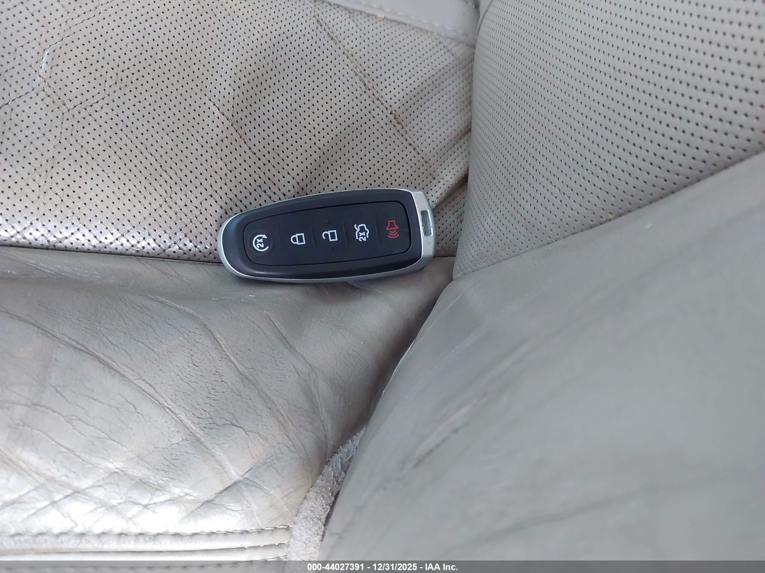 LINCOLN NAVIGATOR image 11