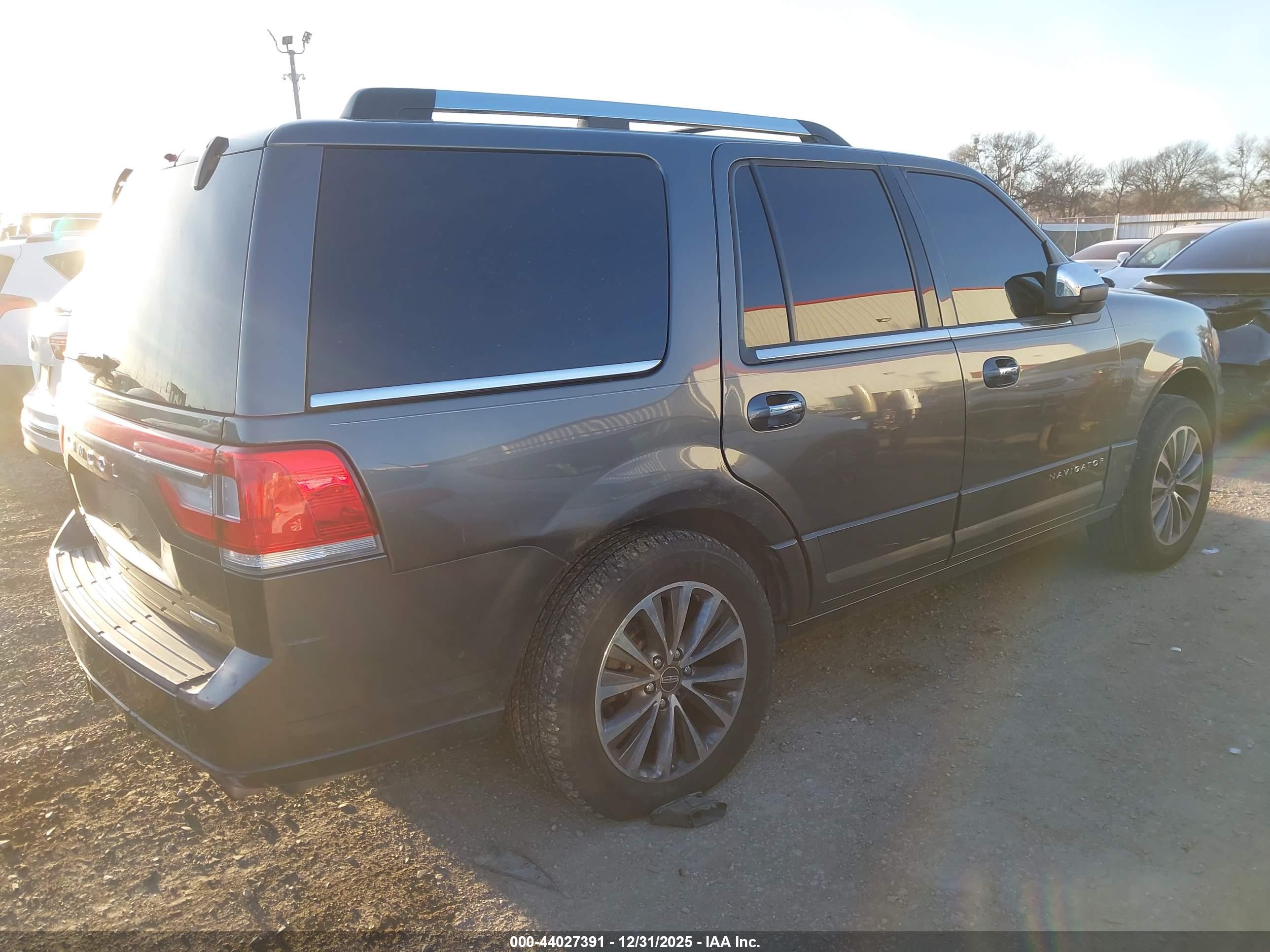 LINCOLN NAVIGATOR image 4