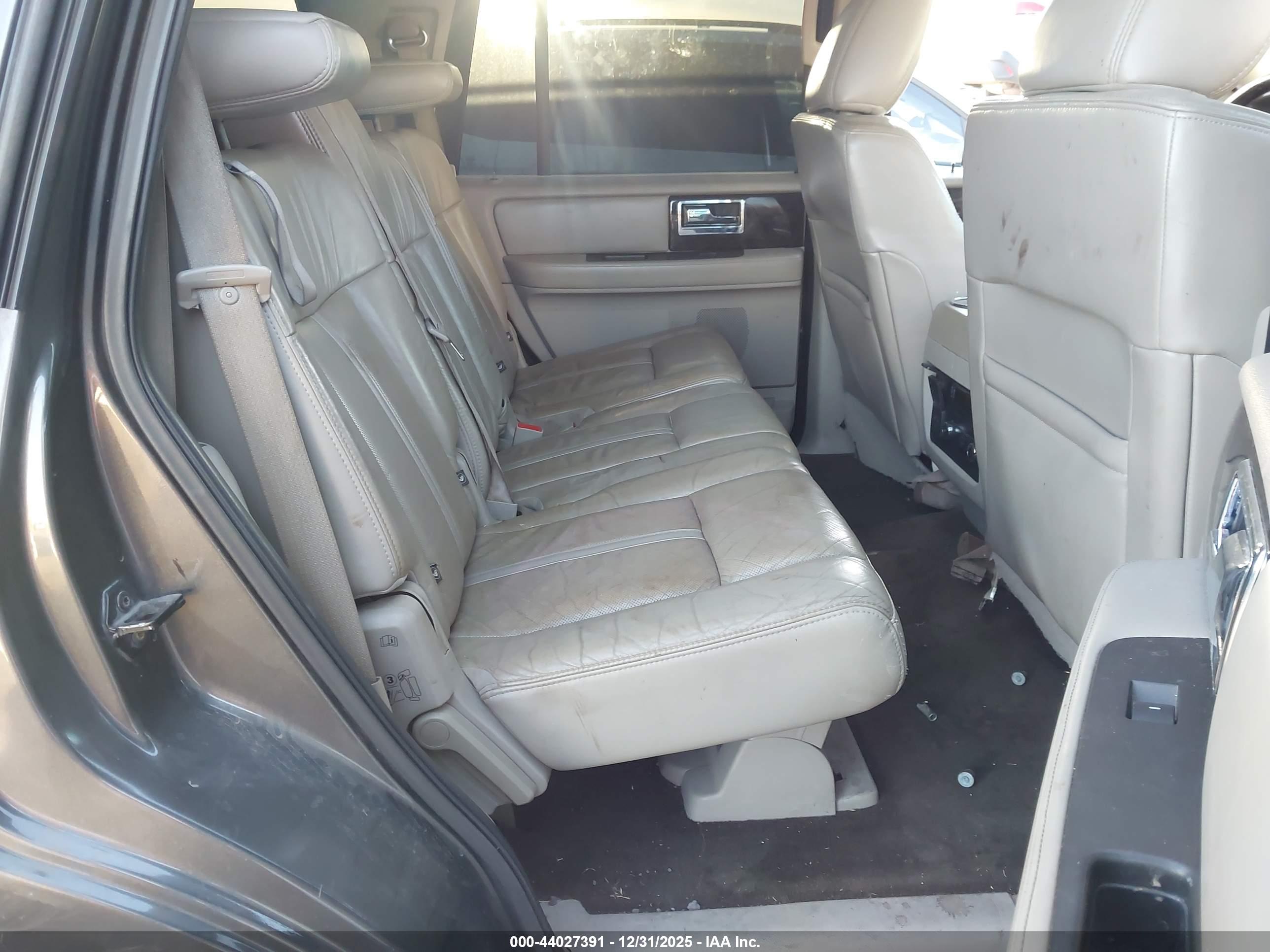 LINCOLN NAVIGATOR image 8