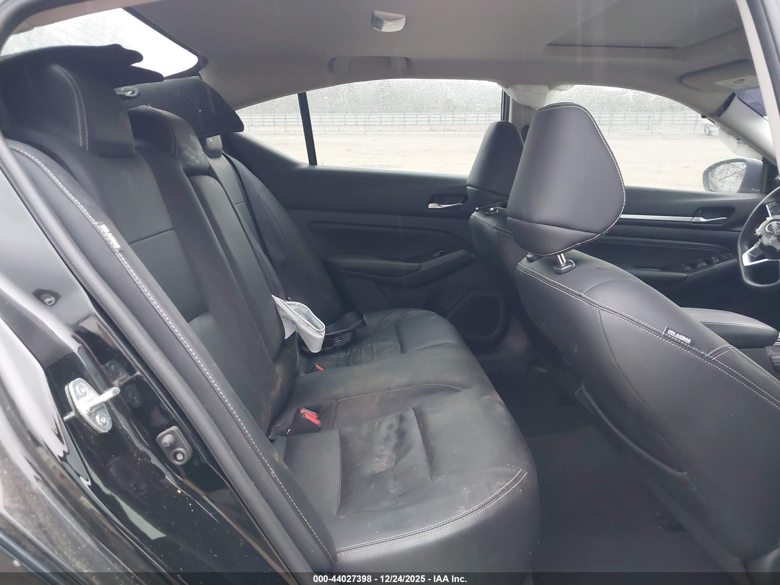 NISSAN ALTIMA image 8