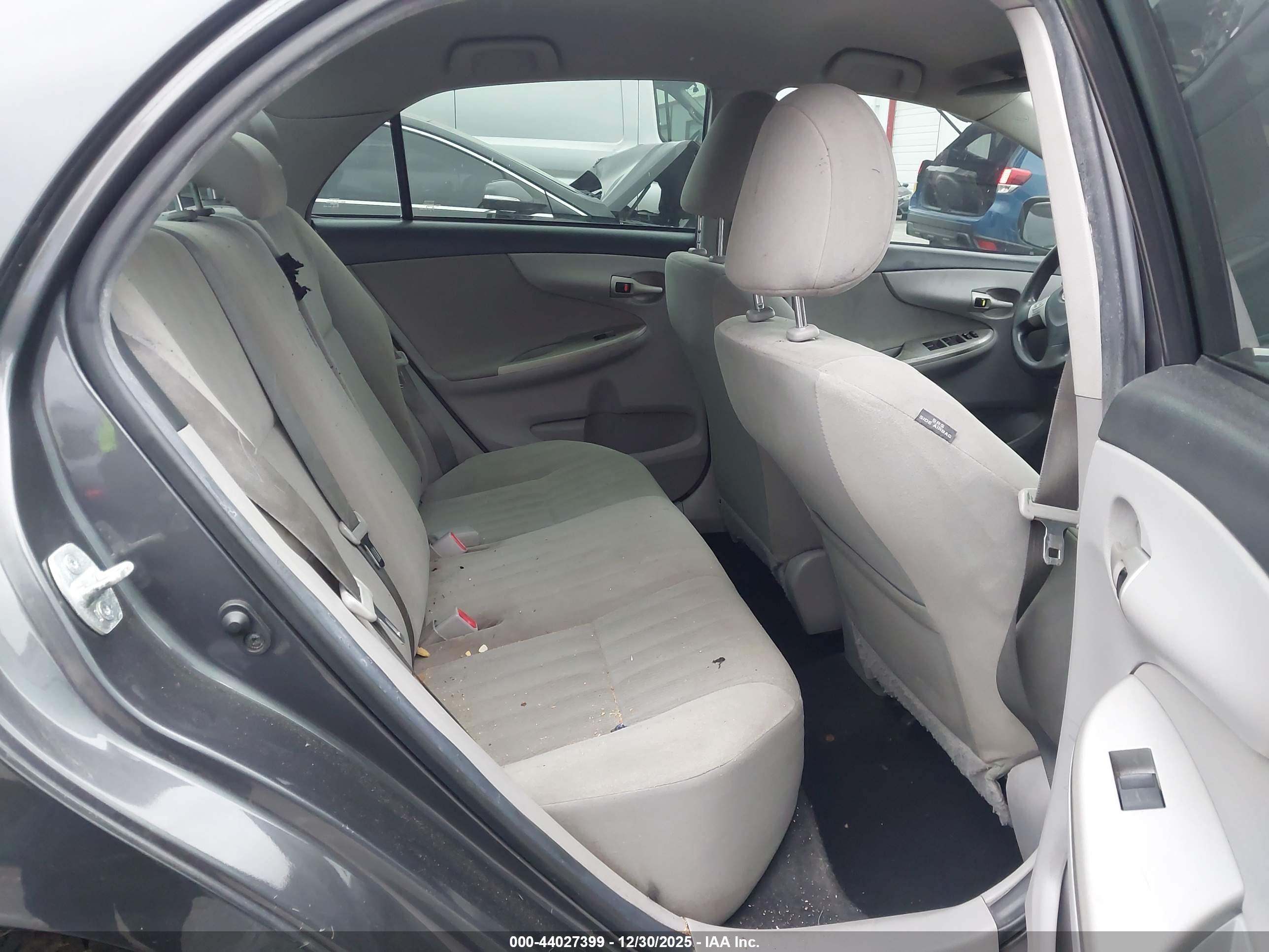 TOYOTA COROLLA image 8