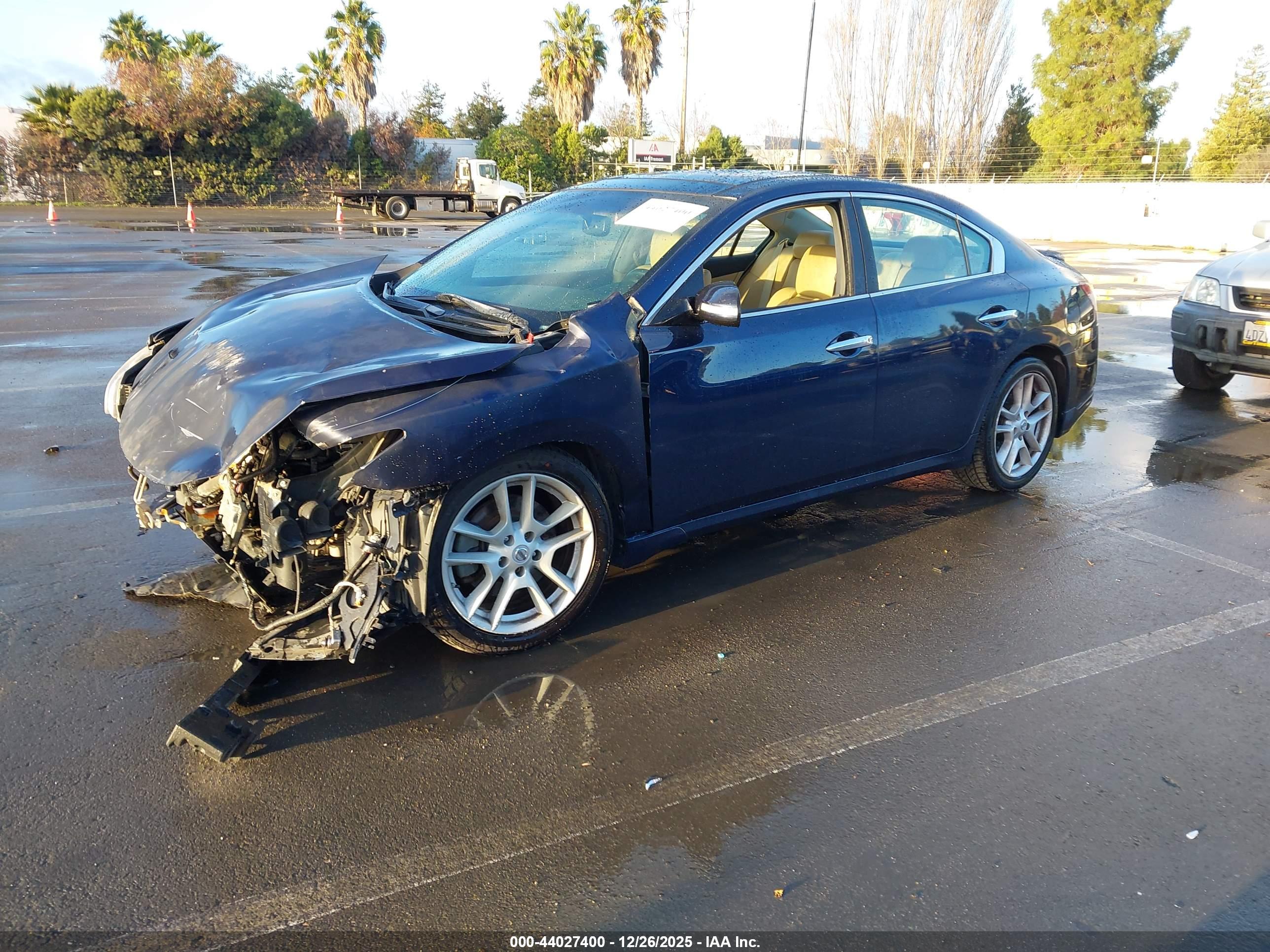 NISSAN MAXIMA image 2