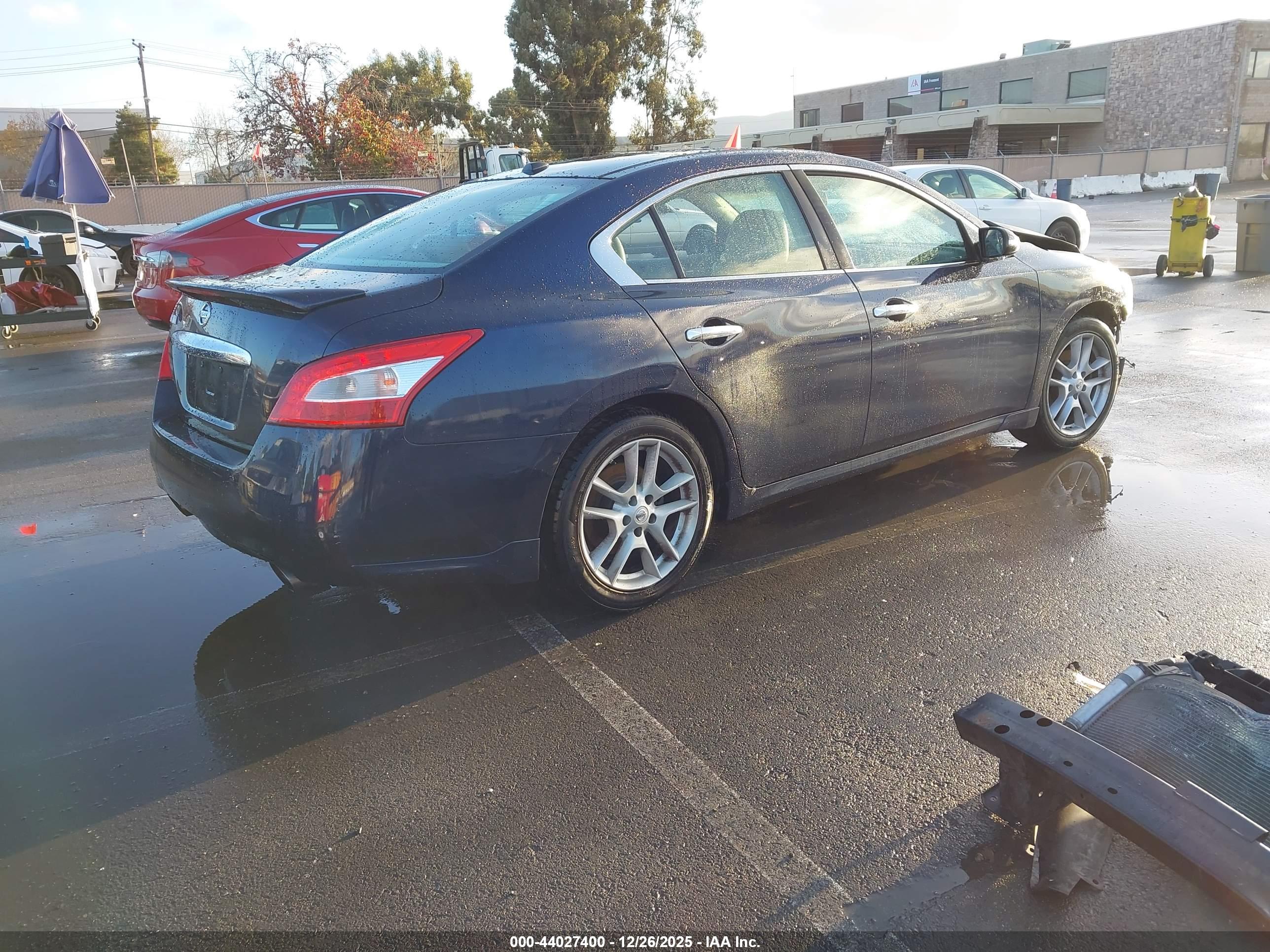 NISSAN MAXIMA image 4
