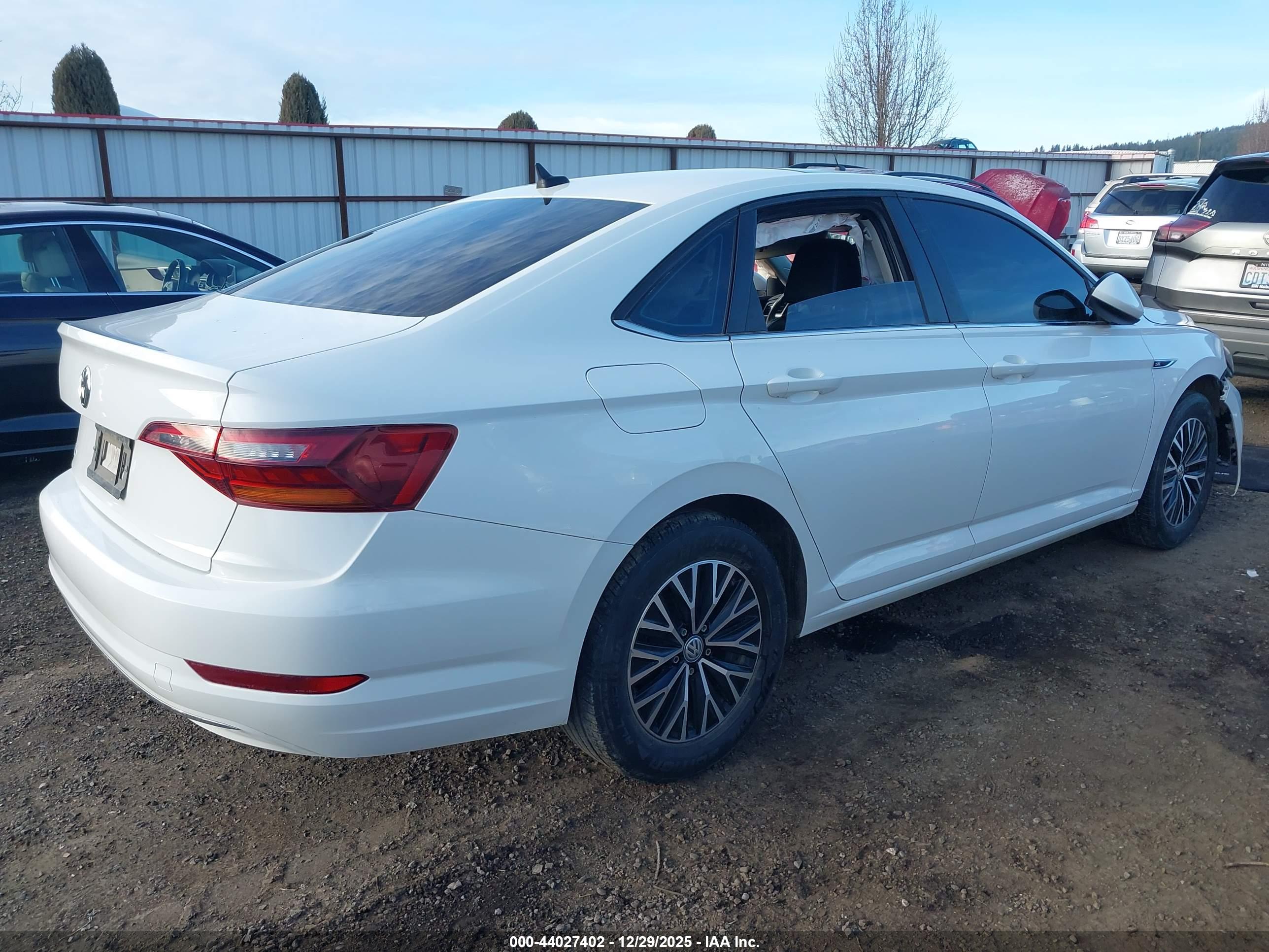 VOLKSWAGEN JETTA image 4
