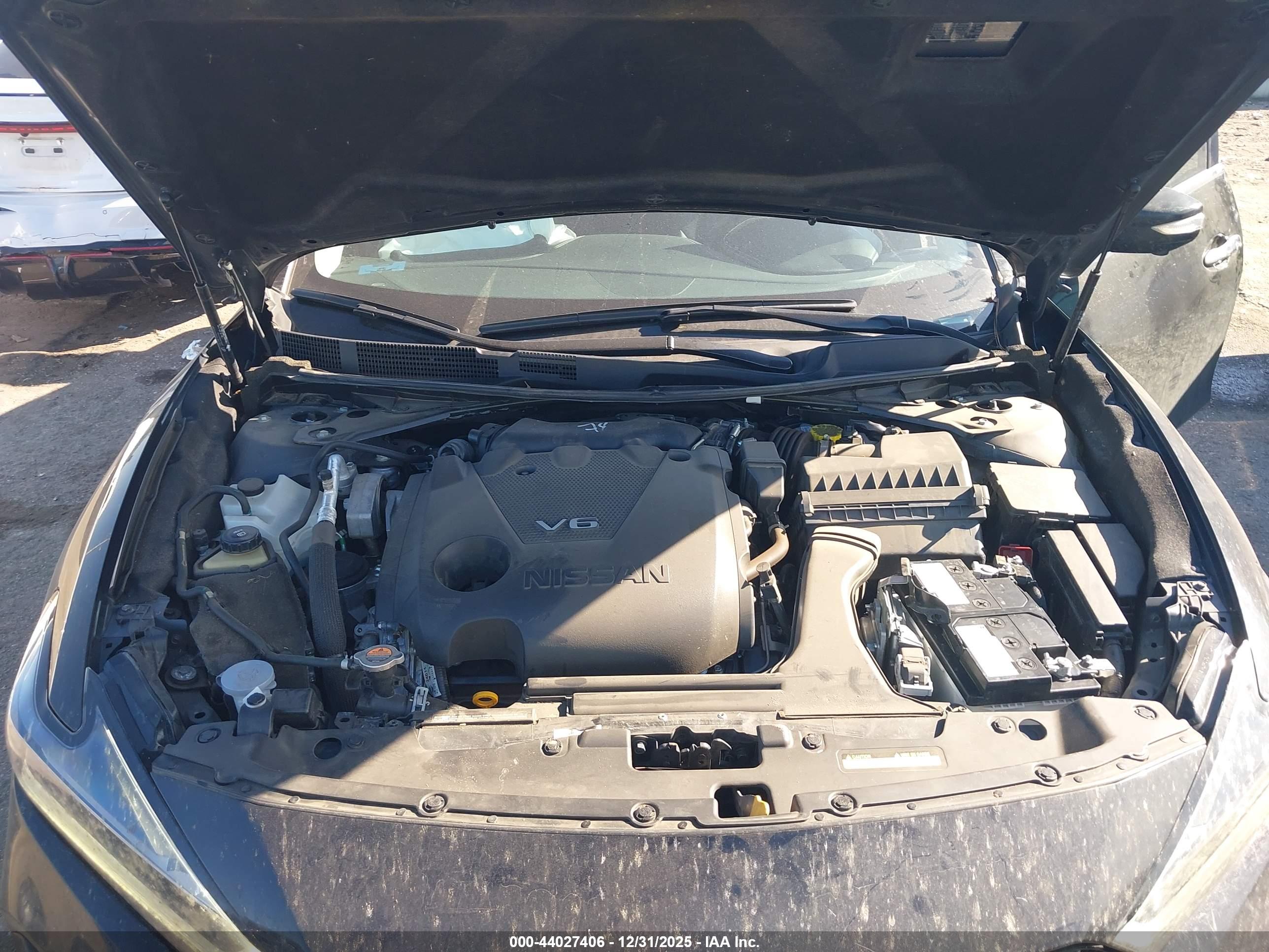 NISSAN MAXIMA image 10