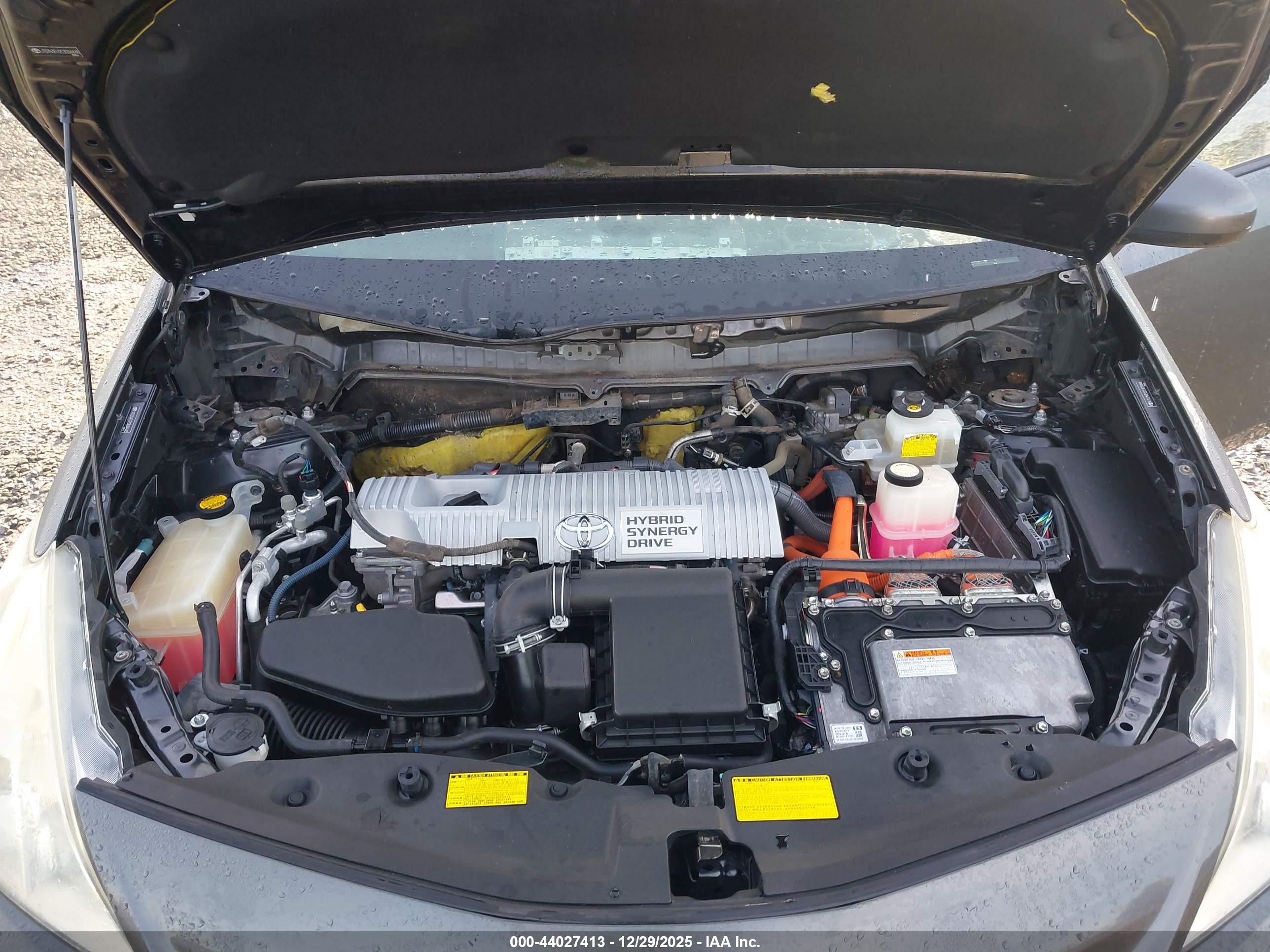 TOYOTA PRIUS image 10