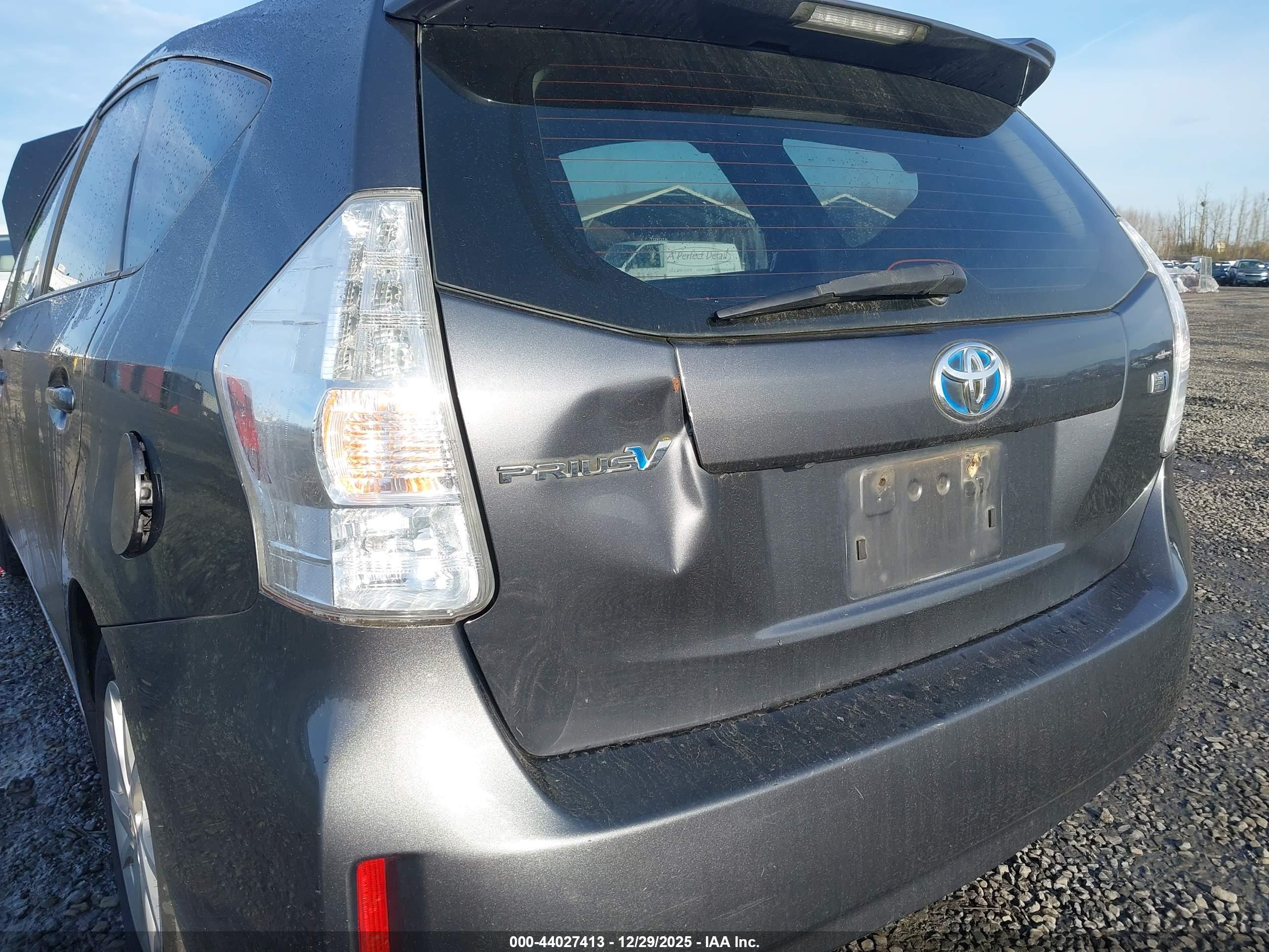 TOYOTA PRIUS image 6