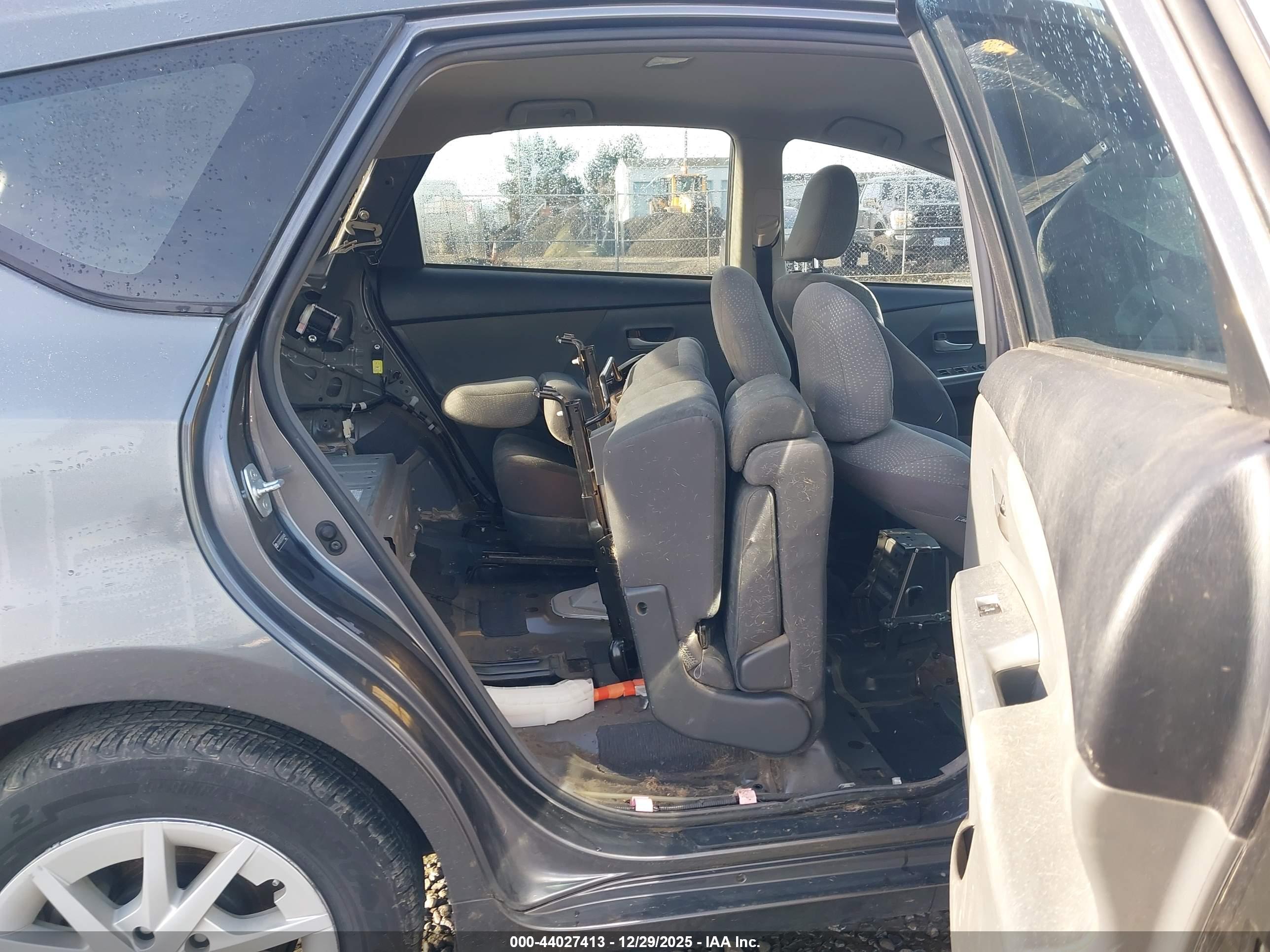 TOYOTA PRIUS image 8