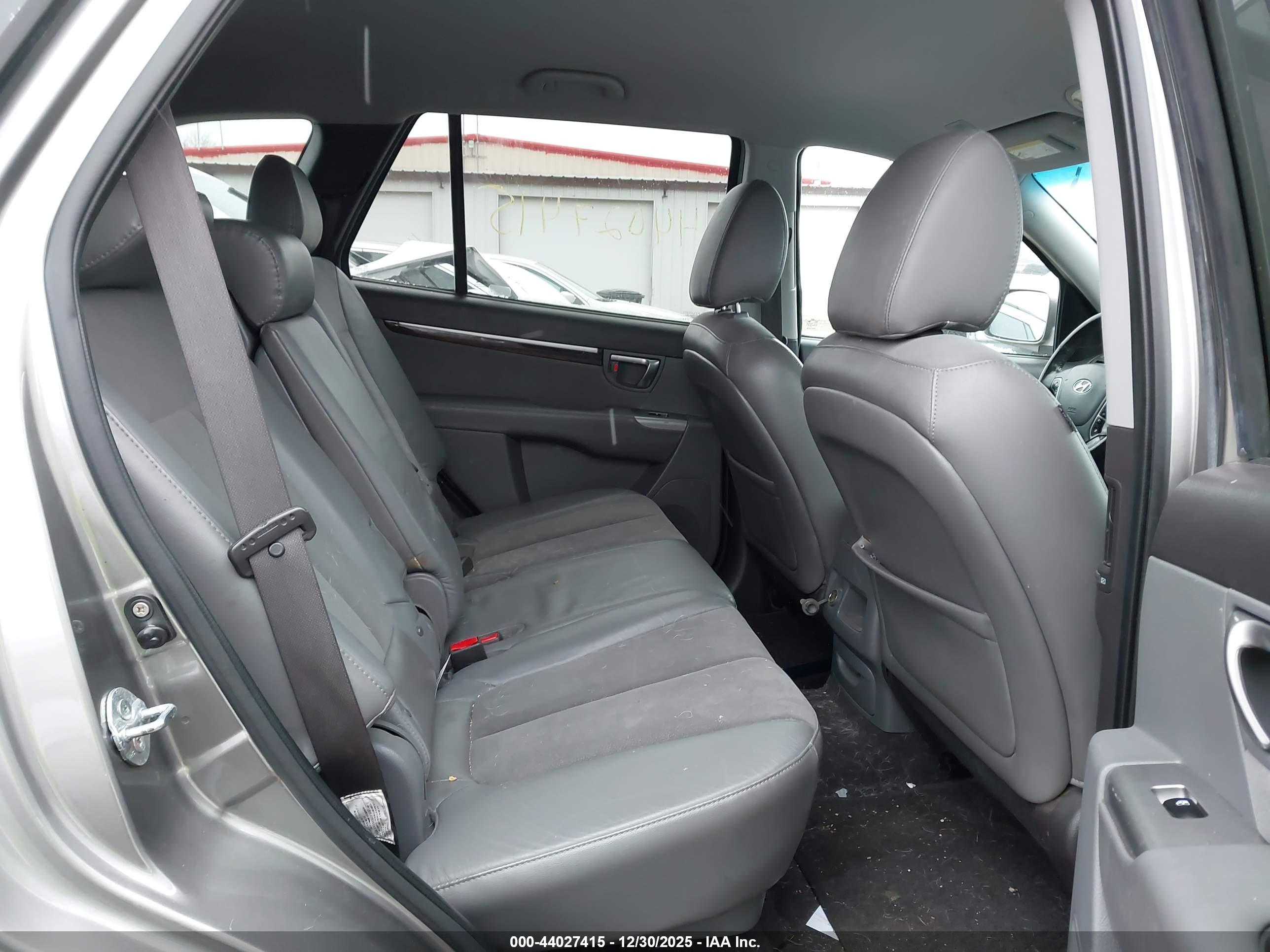 HYUNDAI SANTA image 8