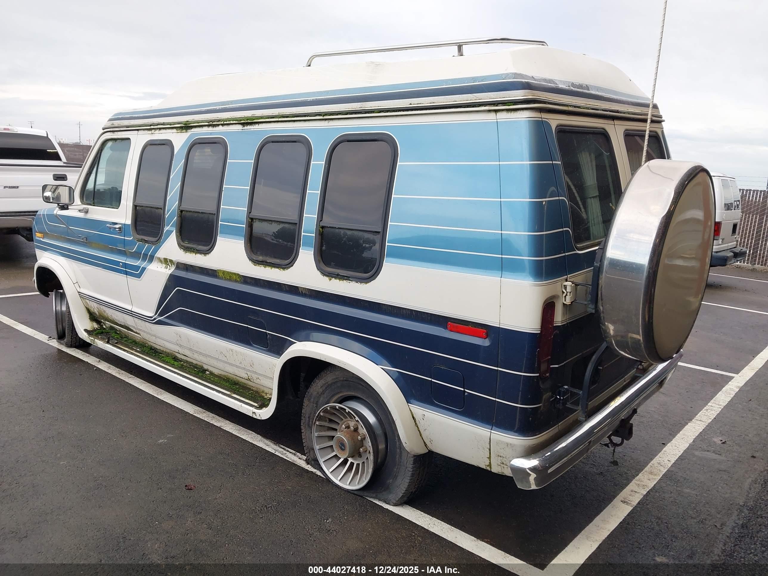 FORD ECONOLINE image 3