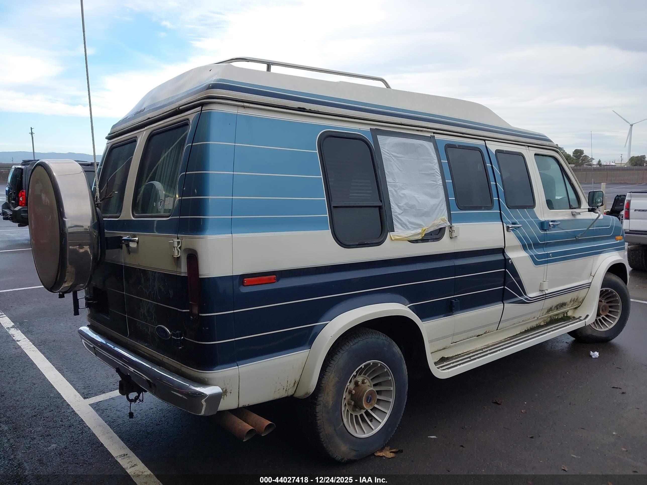 FORD ECONOLINE image 4