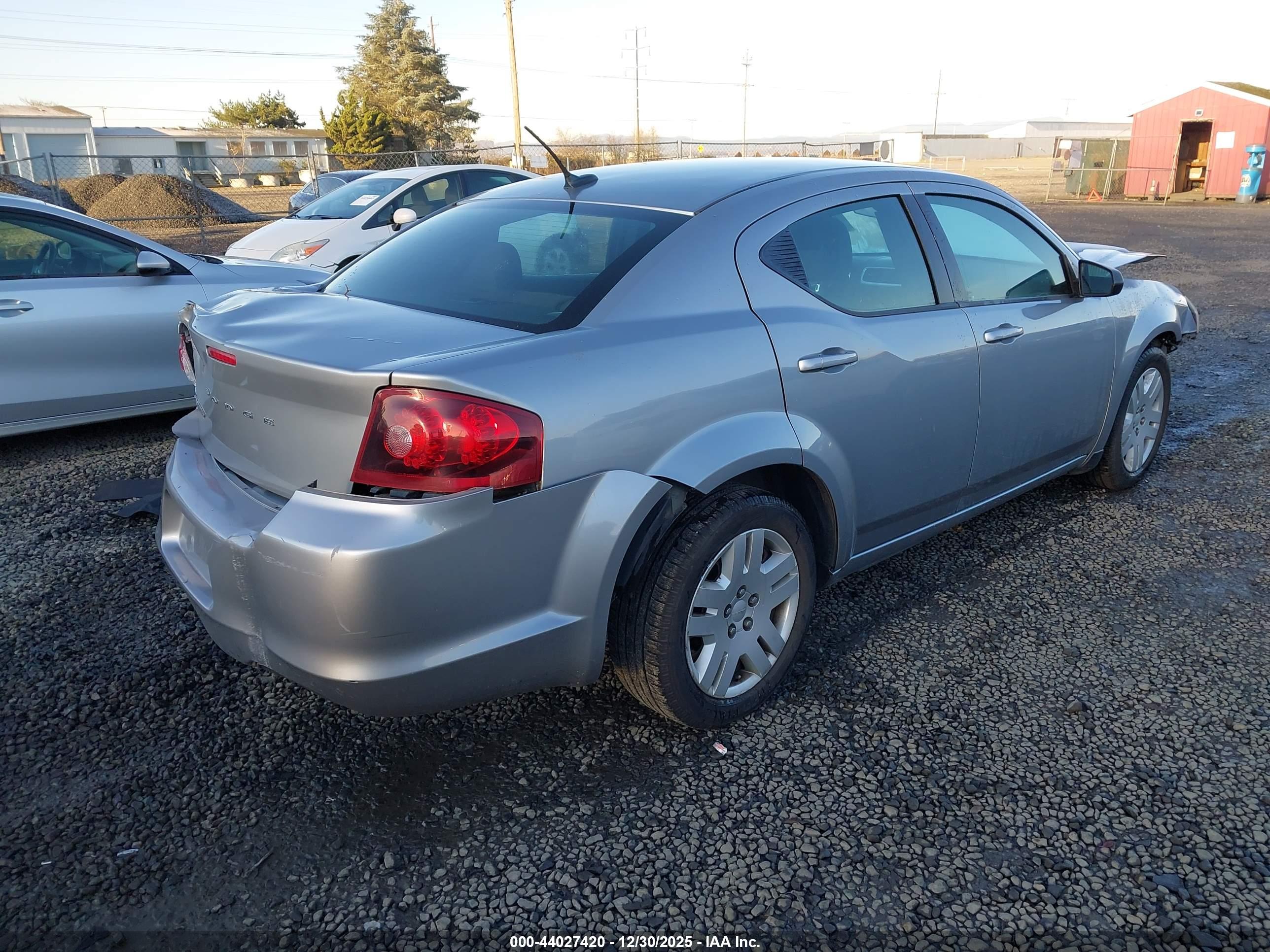 DODGE AVENGER image 4