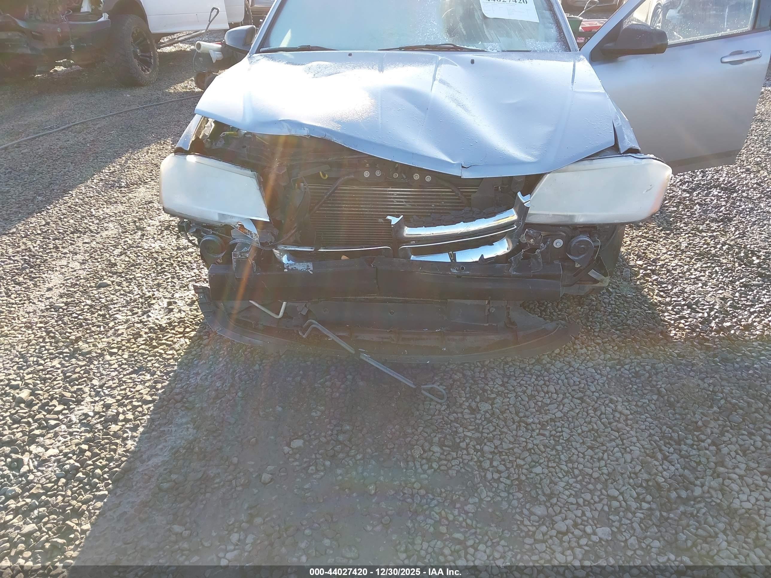 DODGE AVENGER image 6