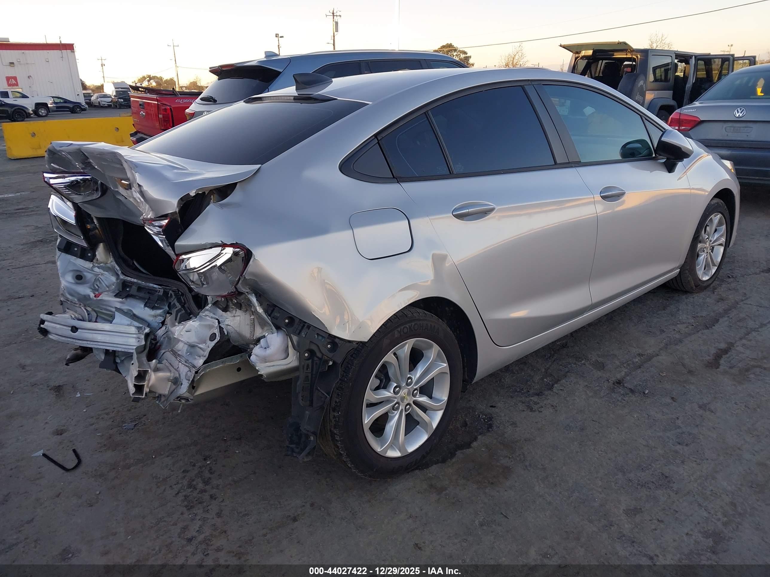 CHEVROLET CRUZE image 4