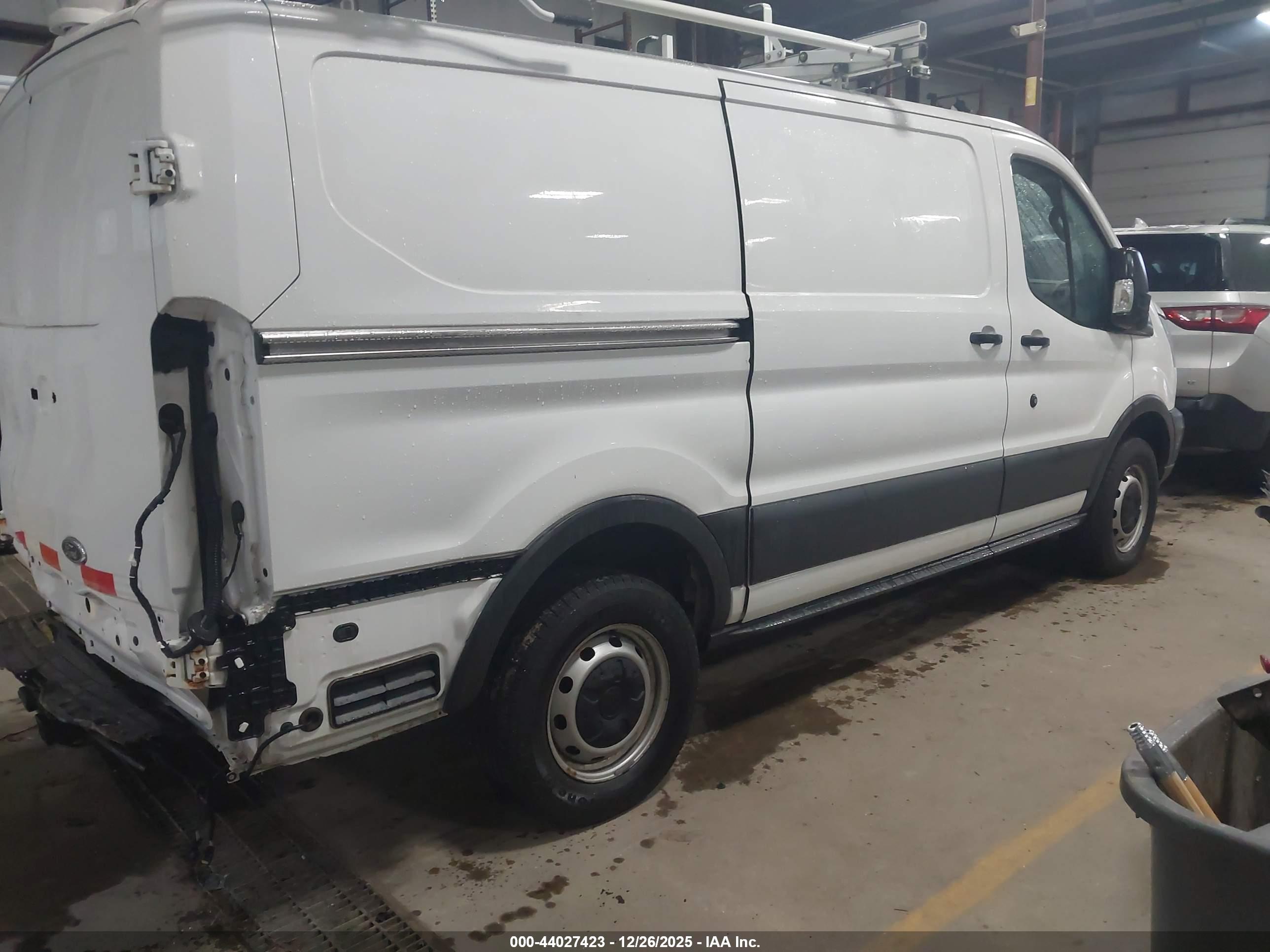 FORD TRANSIT-250 image 4