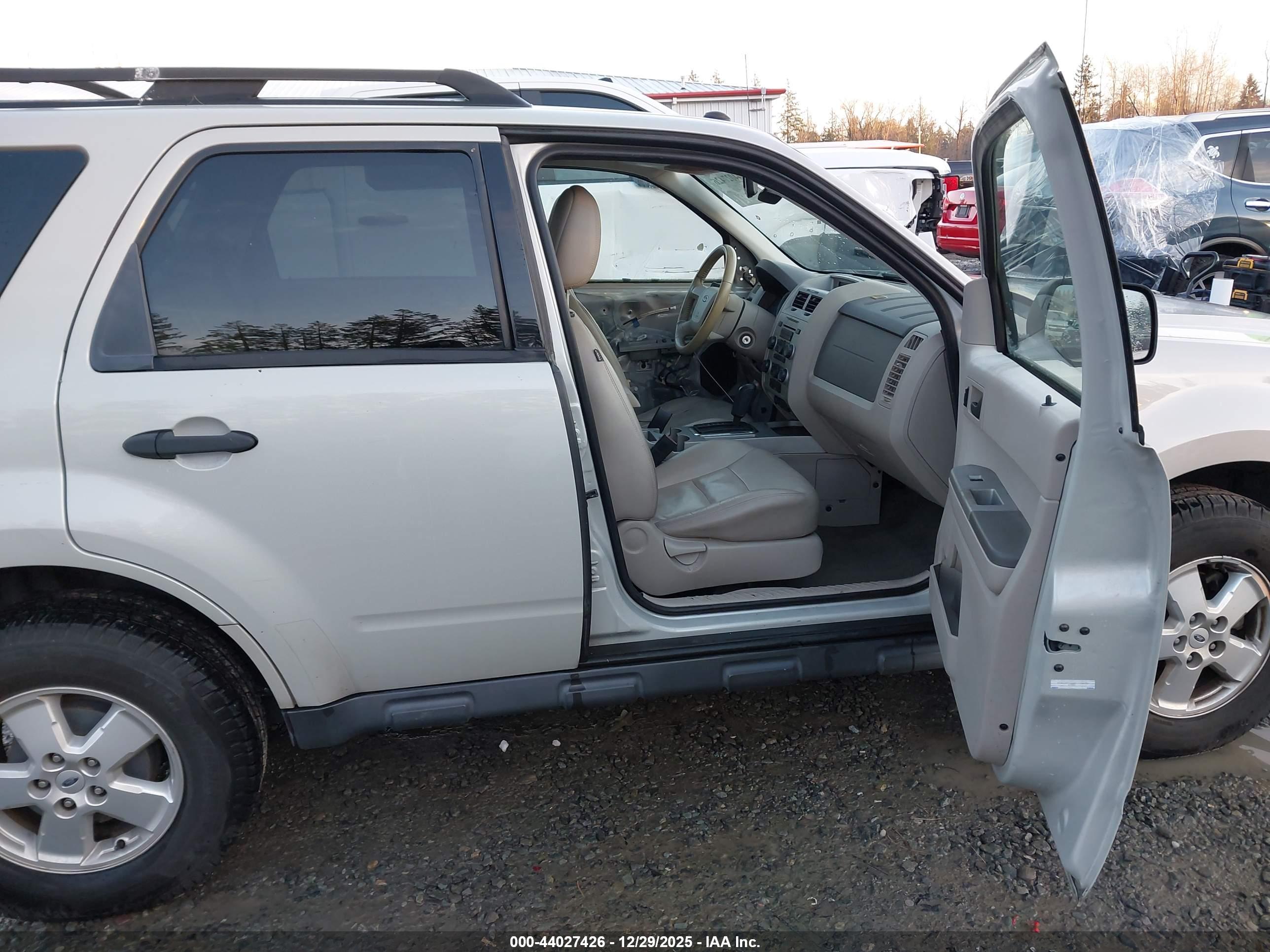 FORD ESCAPE image 5