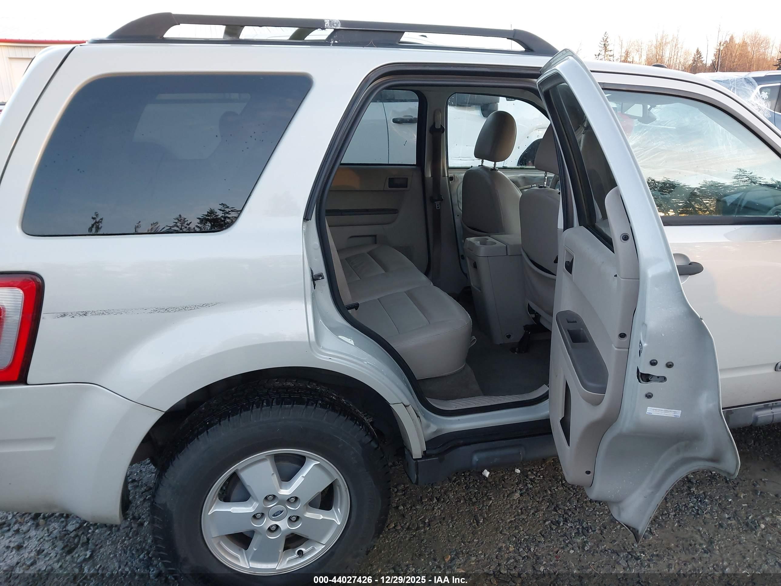 FORD ESCAPE image 8