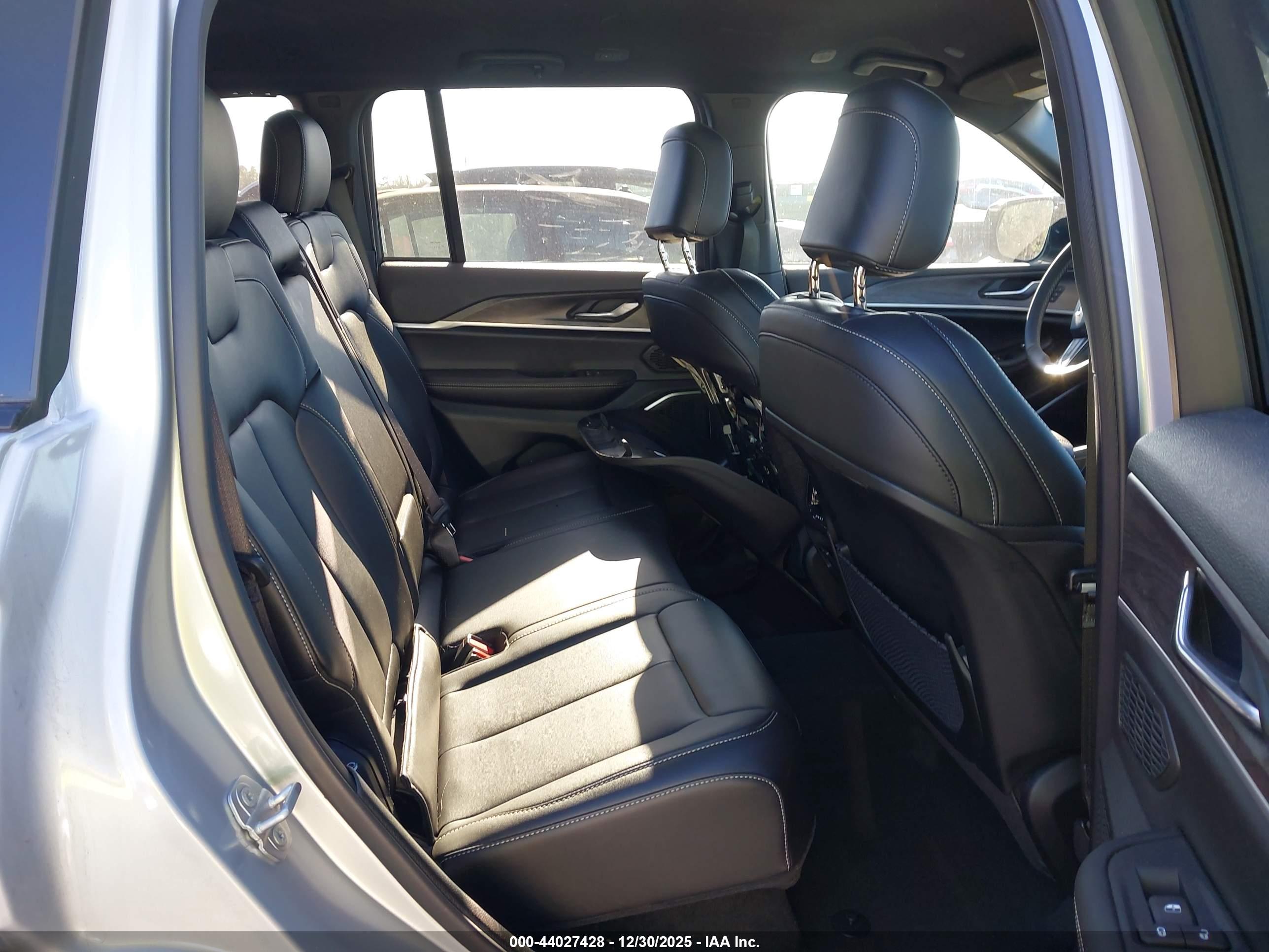 JEEP GRAND image 8