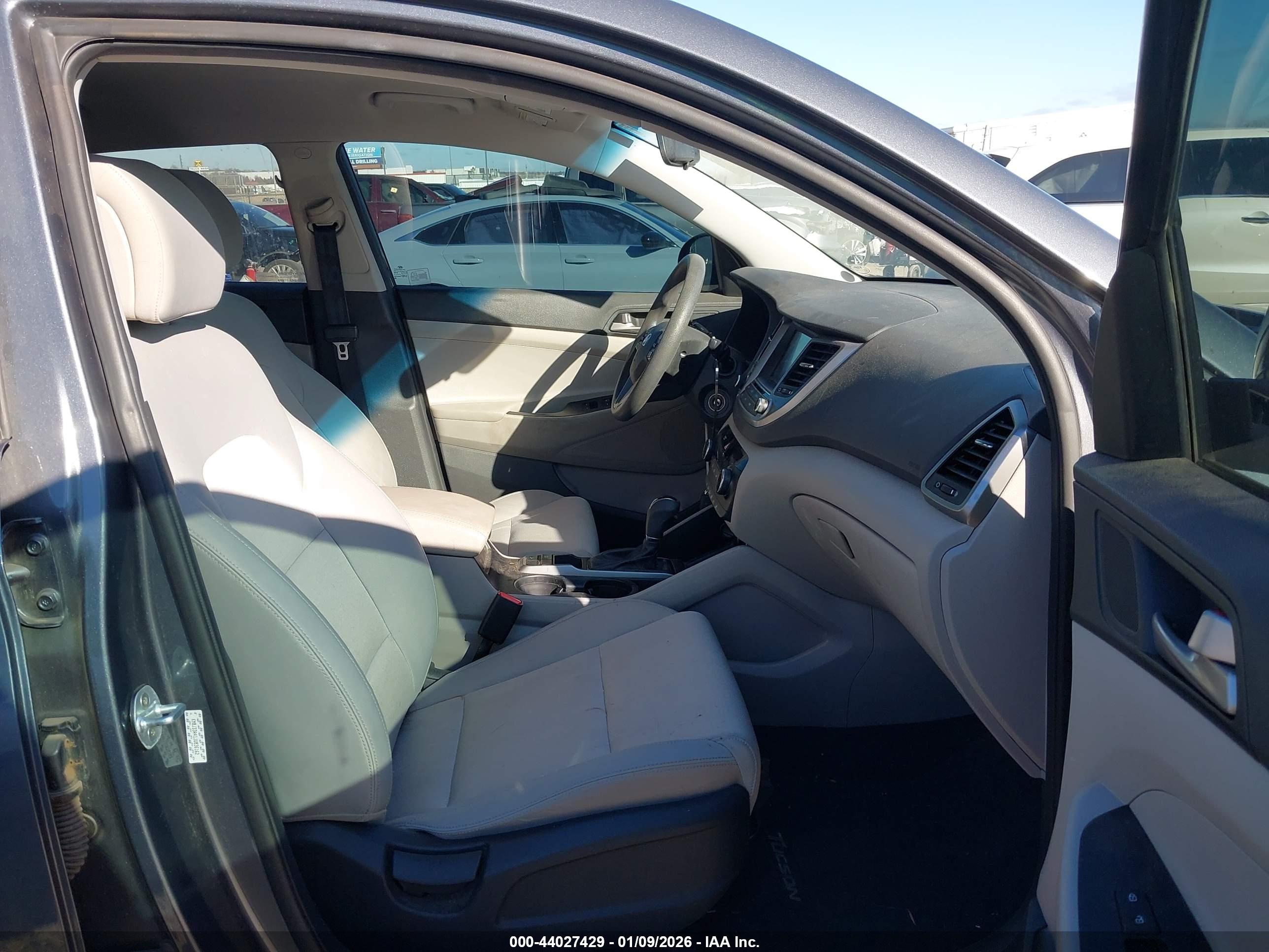 HYUNDAI TUCSON image 5