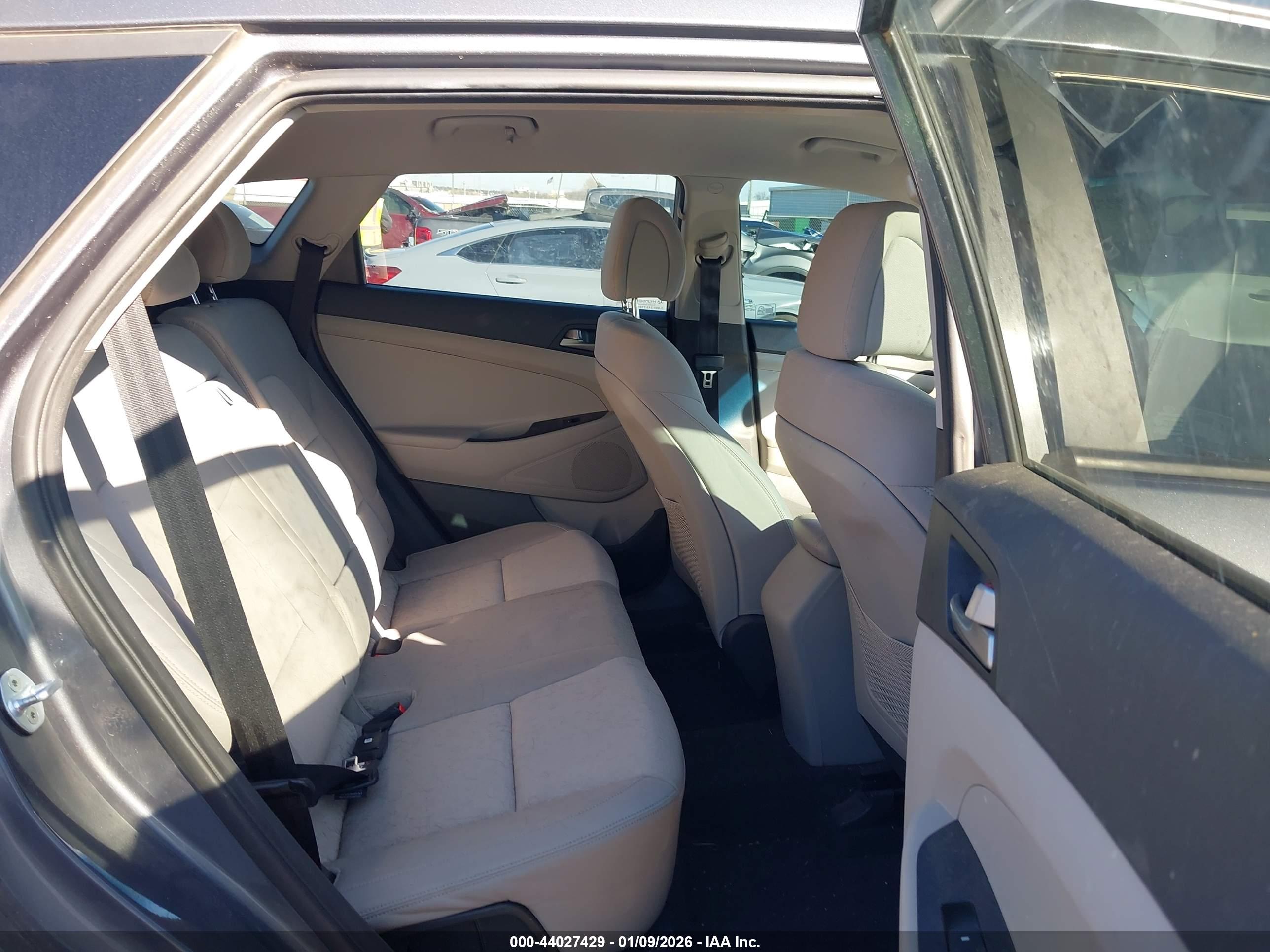 HYUNDAI TUCSON image 8