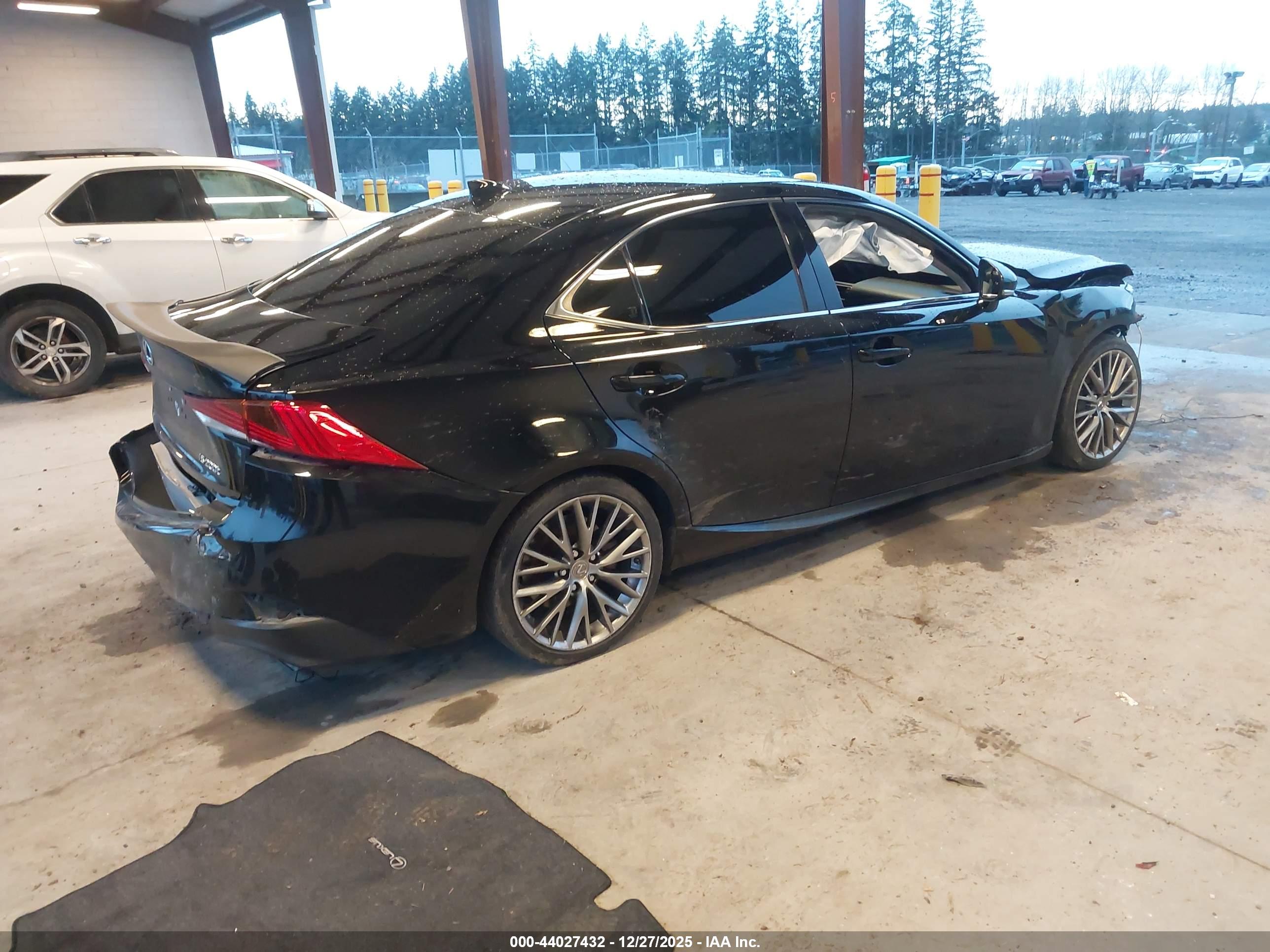 LEXUS IS image 4