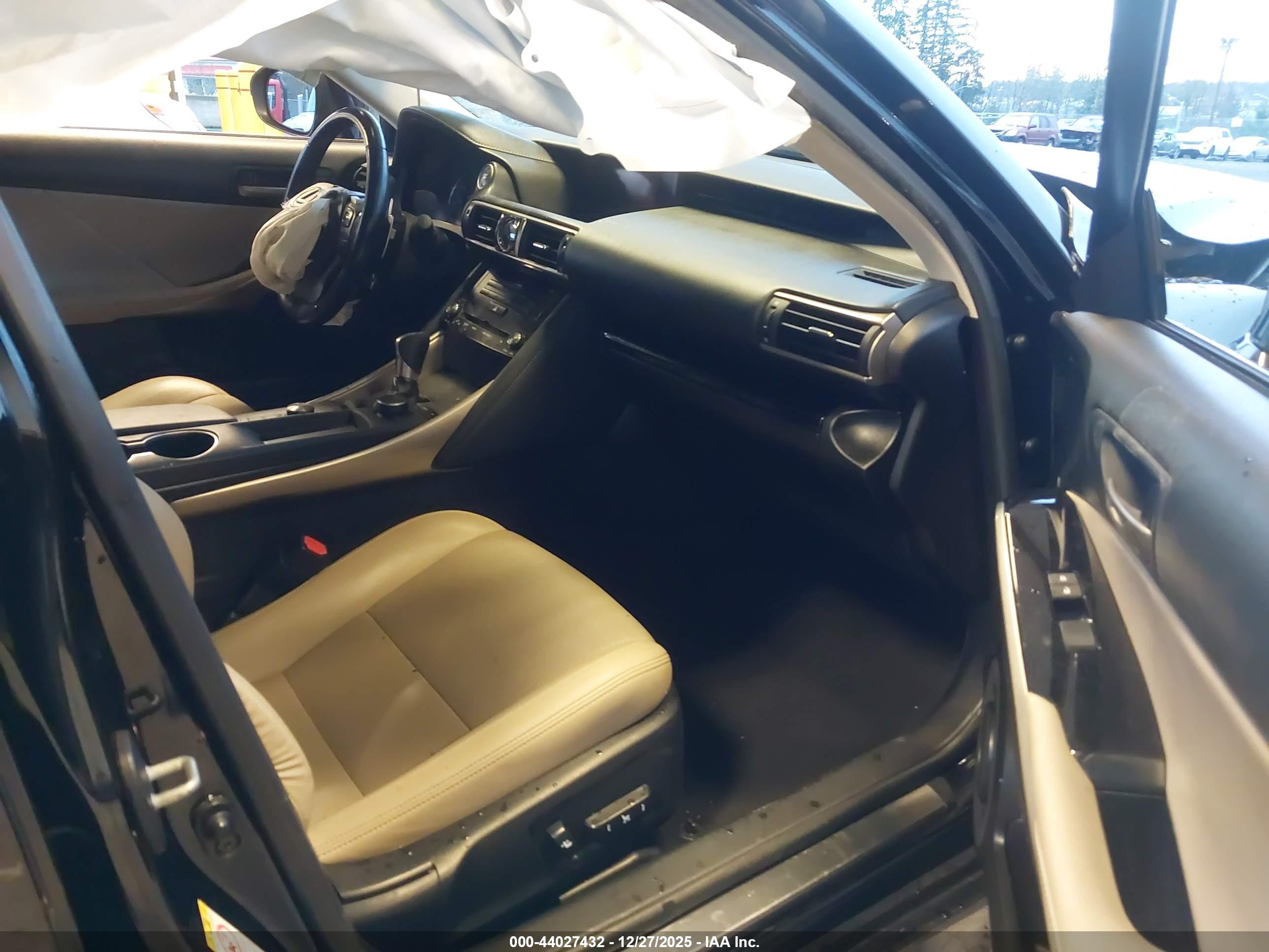 LEXUS IS image 5