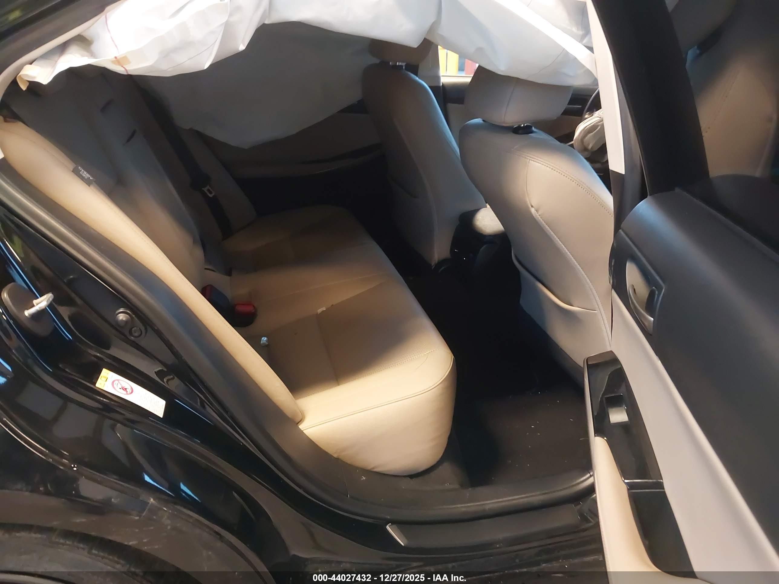 LEXUS IS image 8