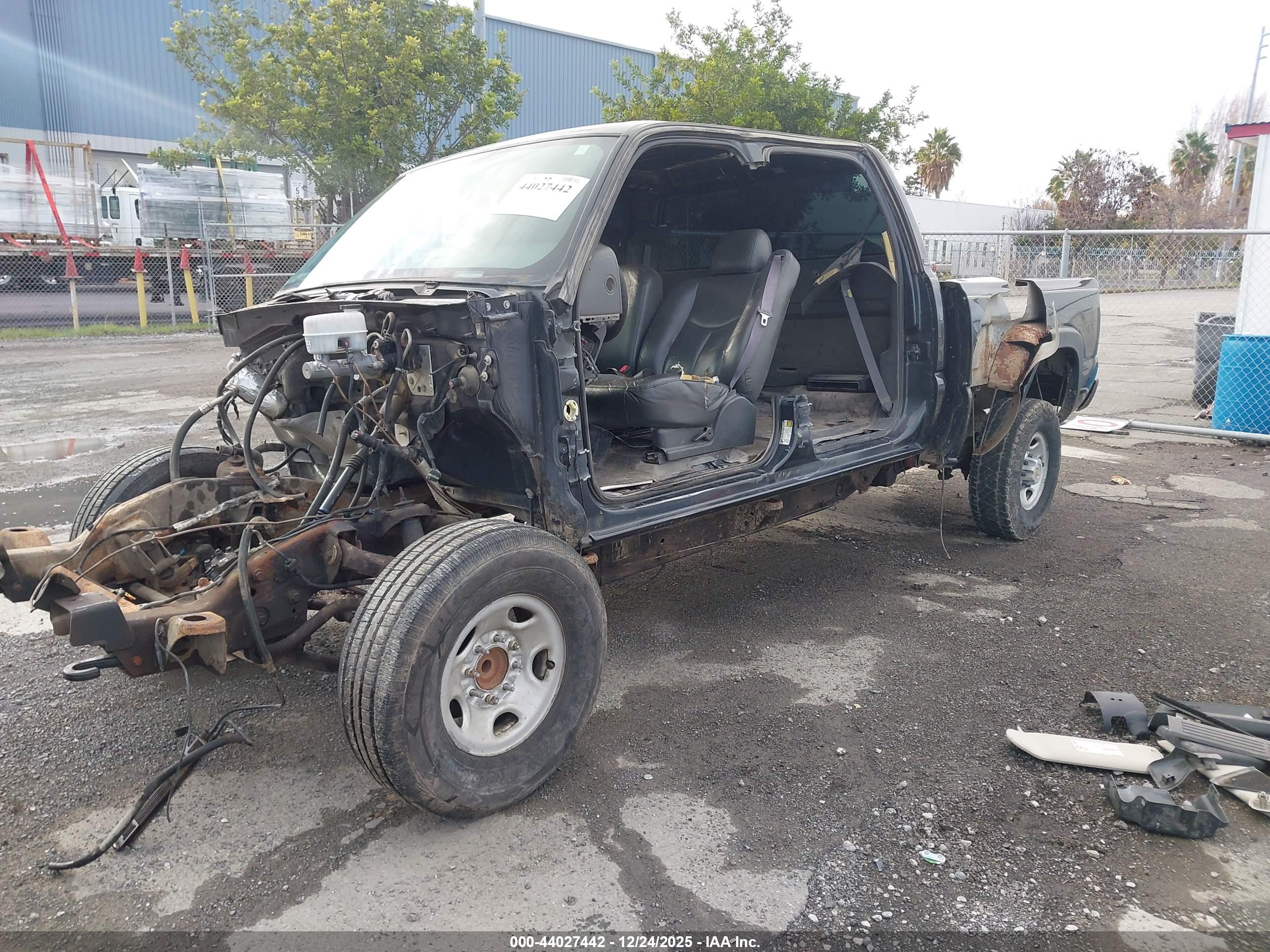 CHEVROLET SILVERADO image 2